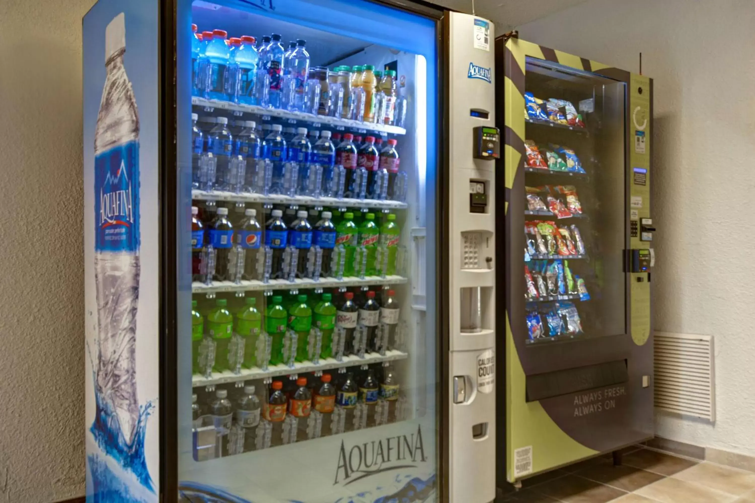 vending machine, Supermarket/Shops in Studio 6-Jacksonville, FL - Baymeadows