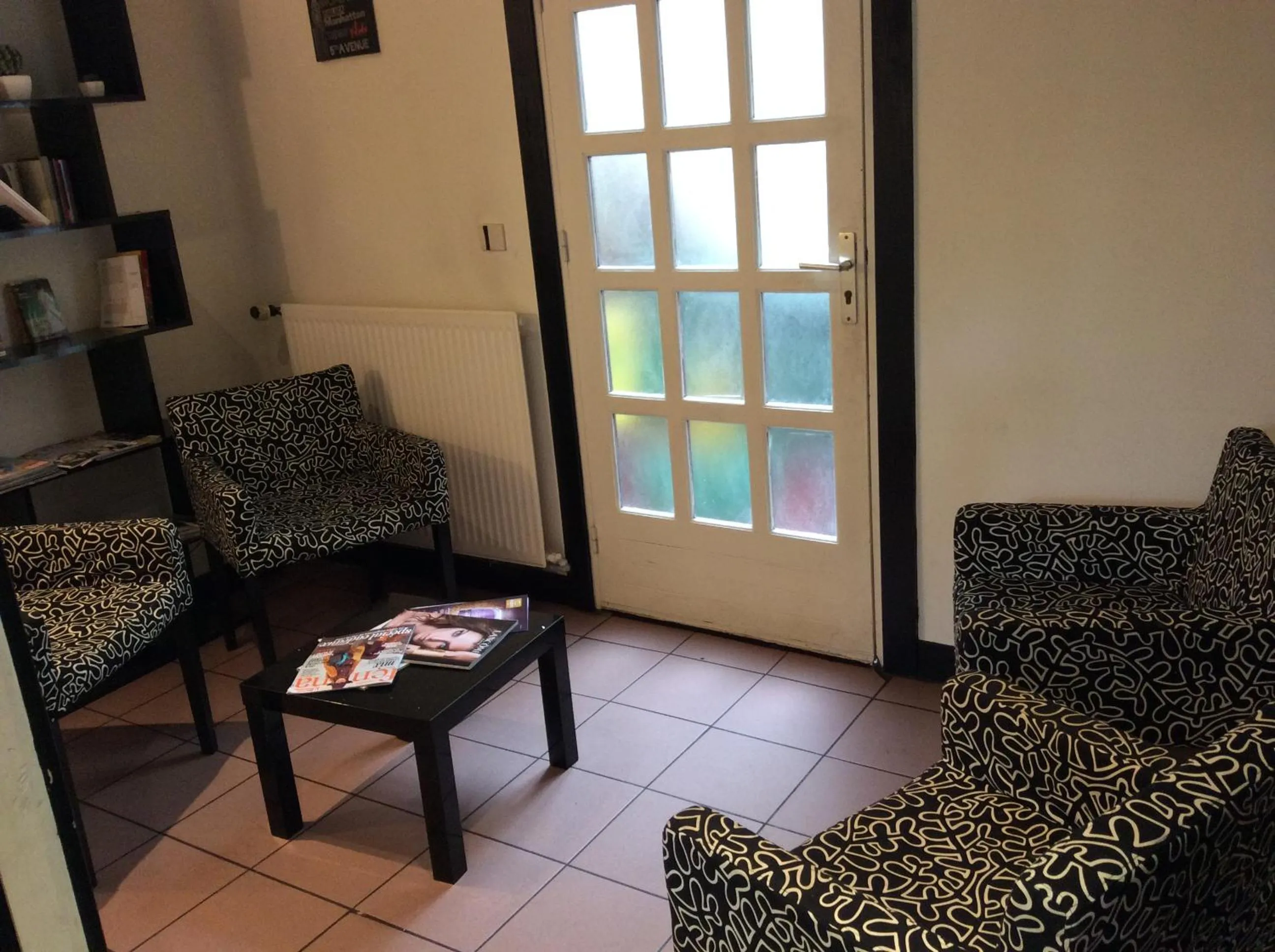 Communal lounge/ TV room in Hotel De La Place