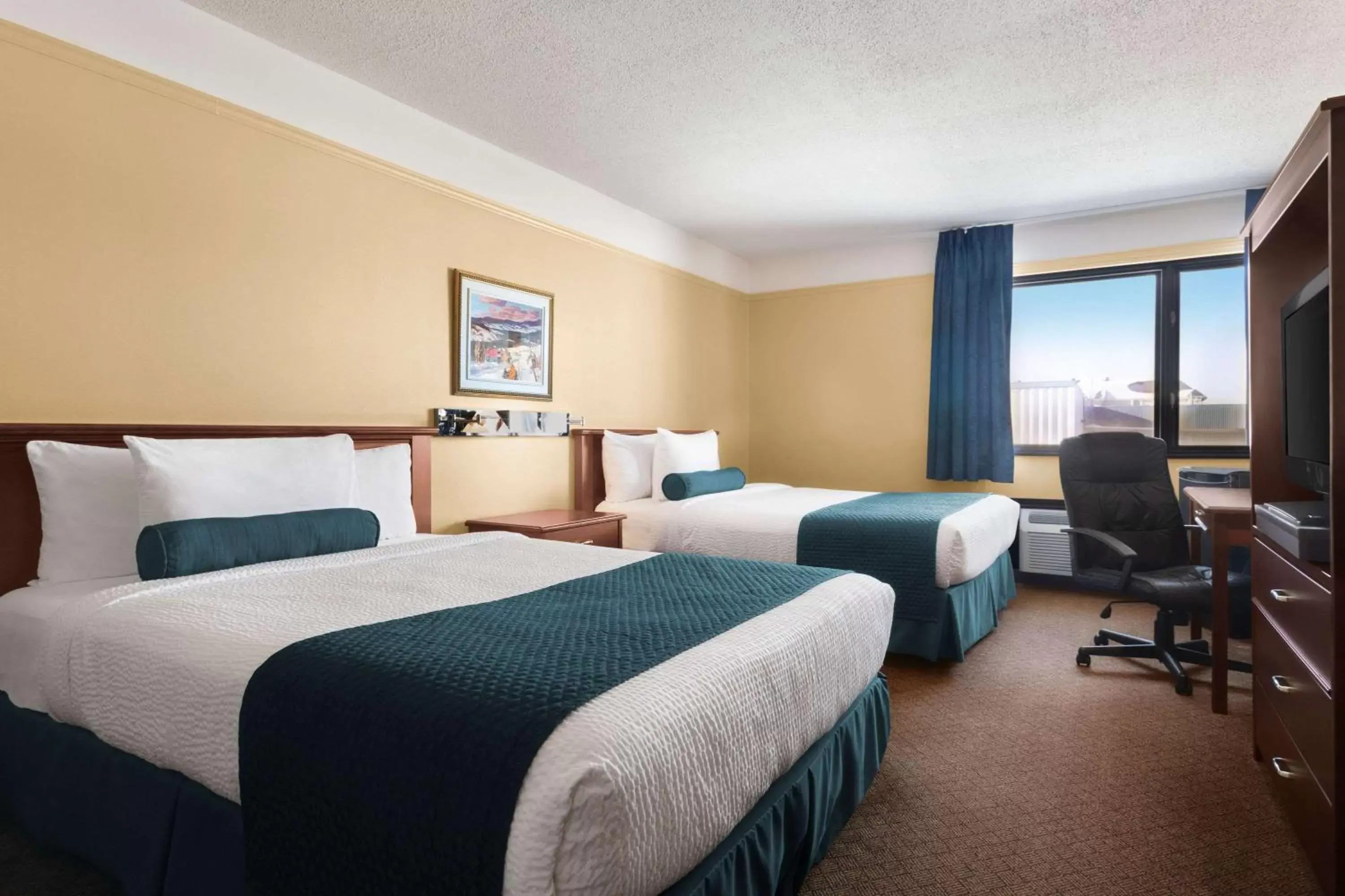 Photo of the whole room in Hotel Days Inn Blainville & Centre de Conférence