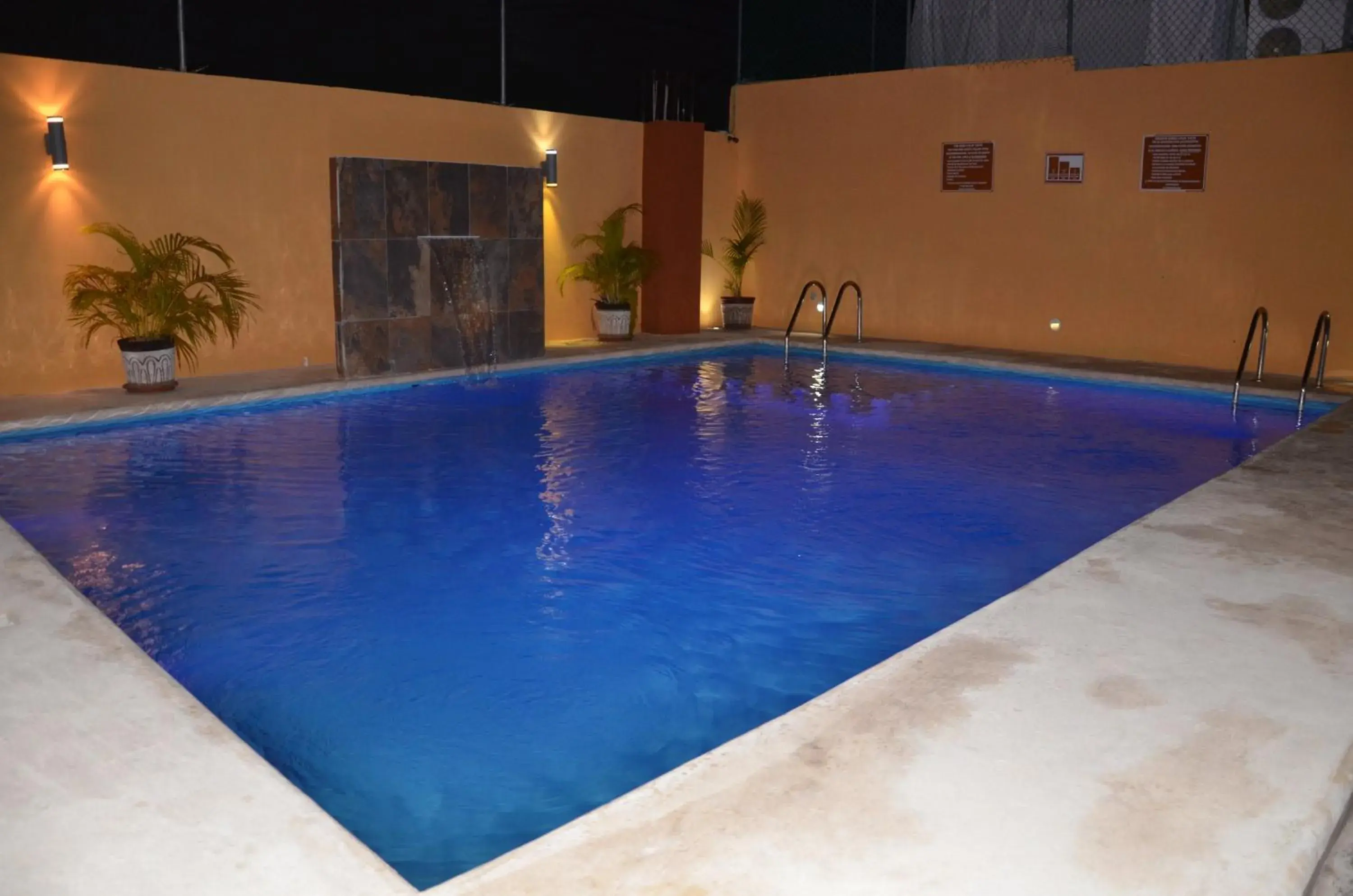 Swimming Pool in Terracota Corner Rooms