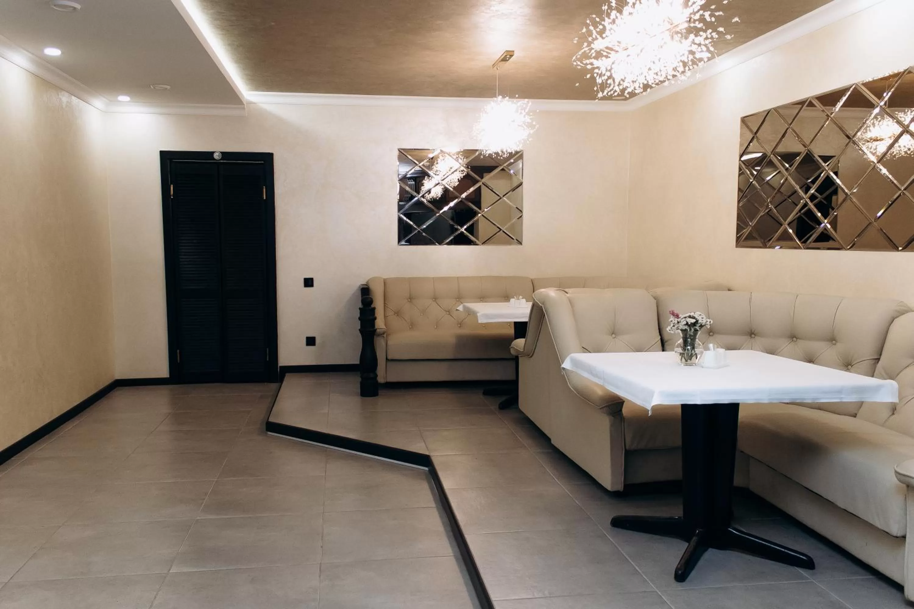 Restaurant/places to eat in Eduard Hotel