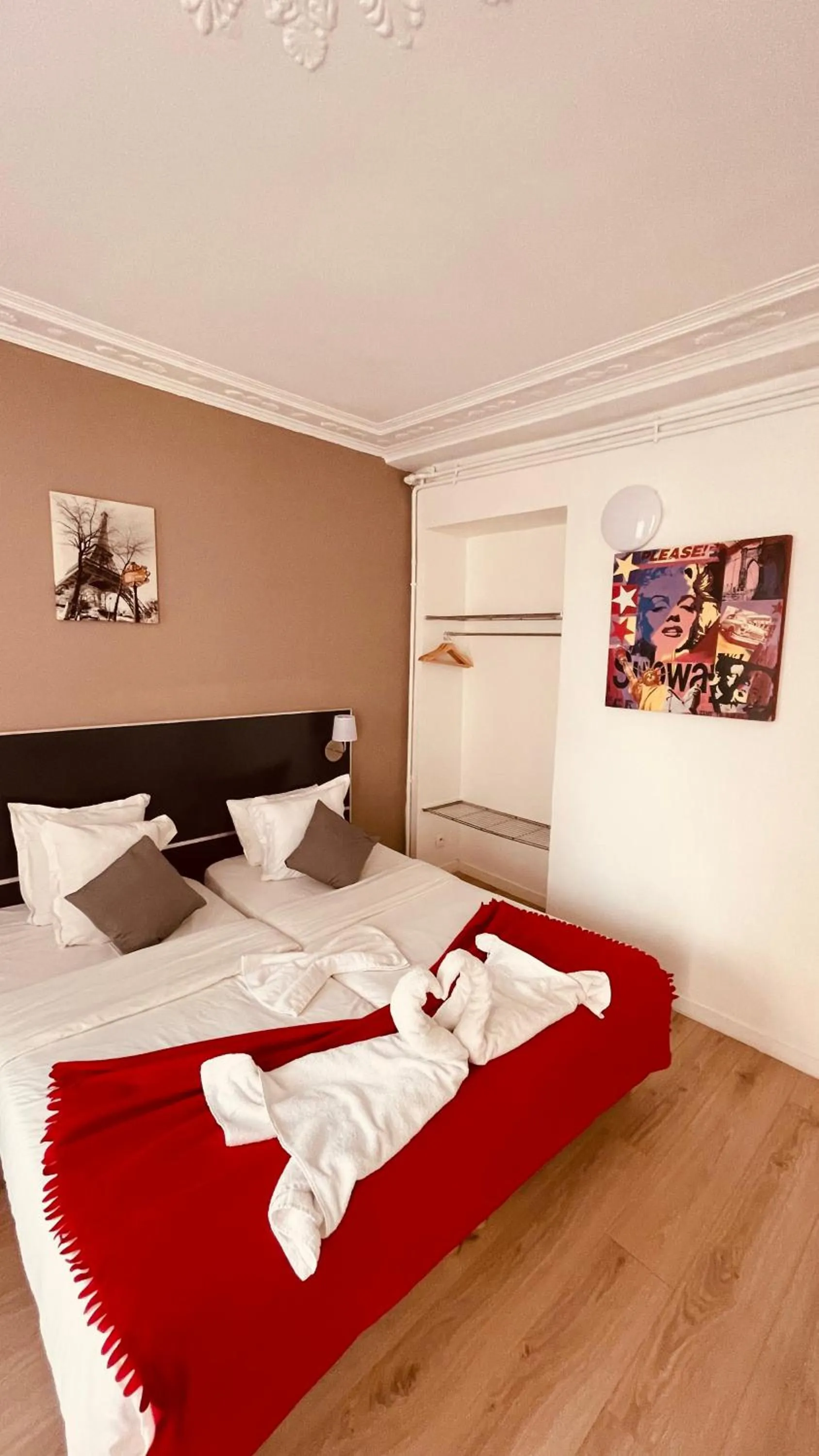 Decorative detail, Bed in Jeff Hotel