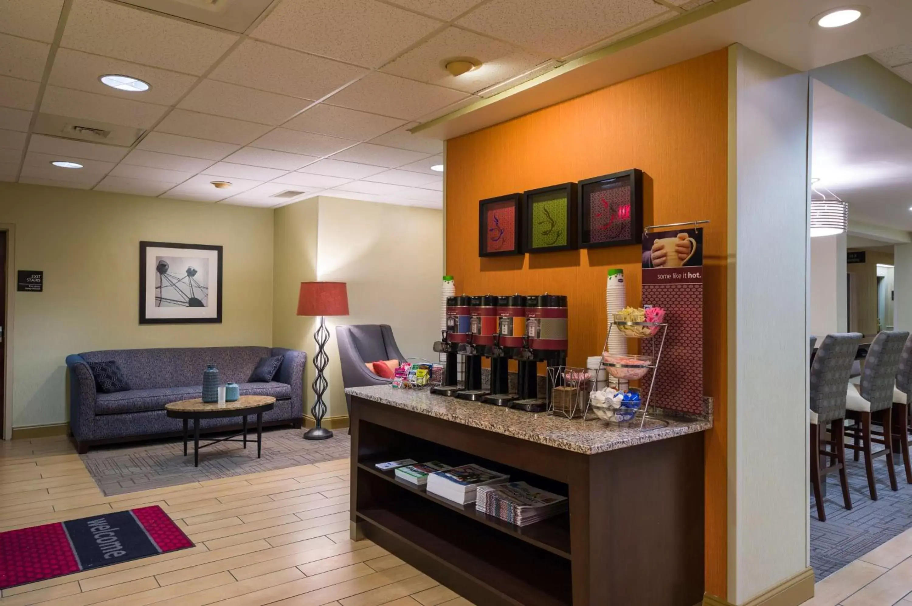 Dining area in Hampton Inn Danville