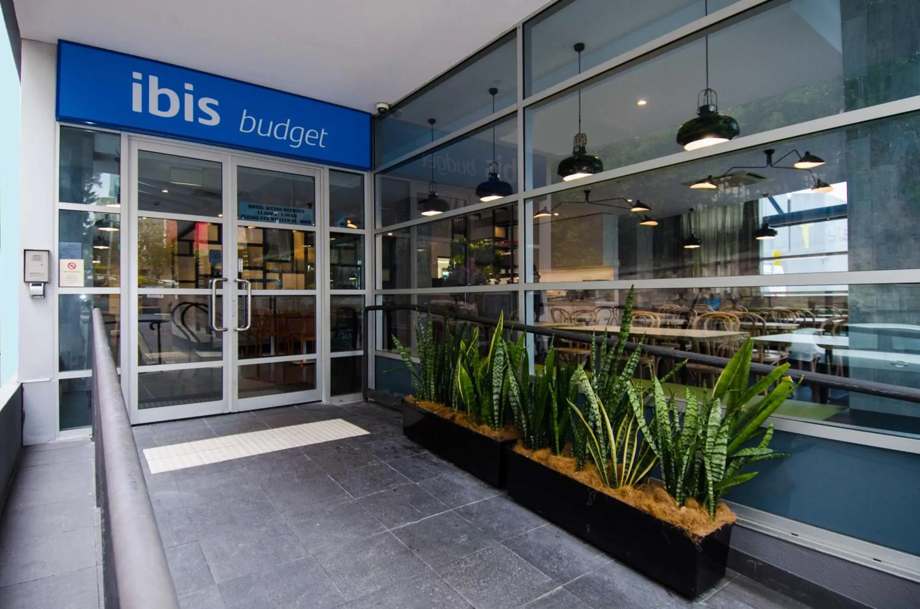 Facade/entrance in ibis budget Sydney East