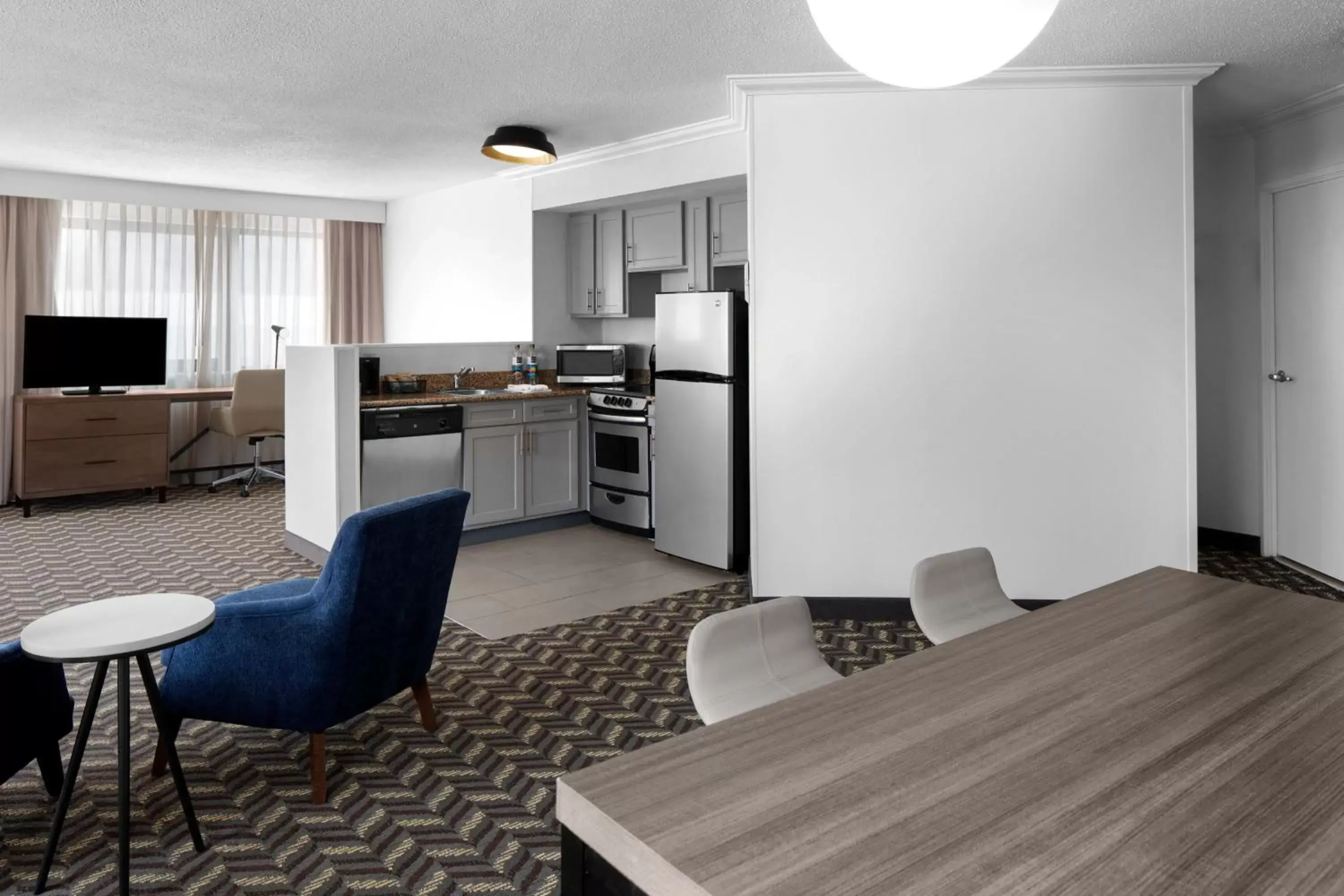 Photo of the whole room, Dining Area in Residence Inn White Plains Westchester County