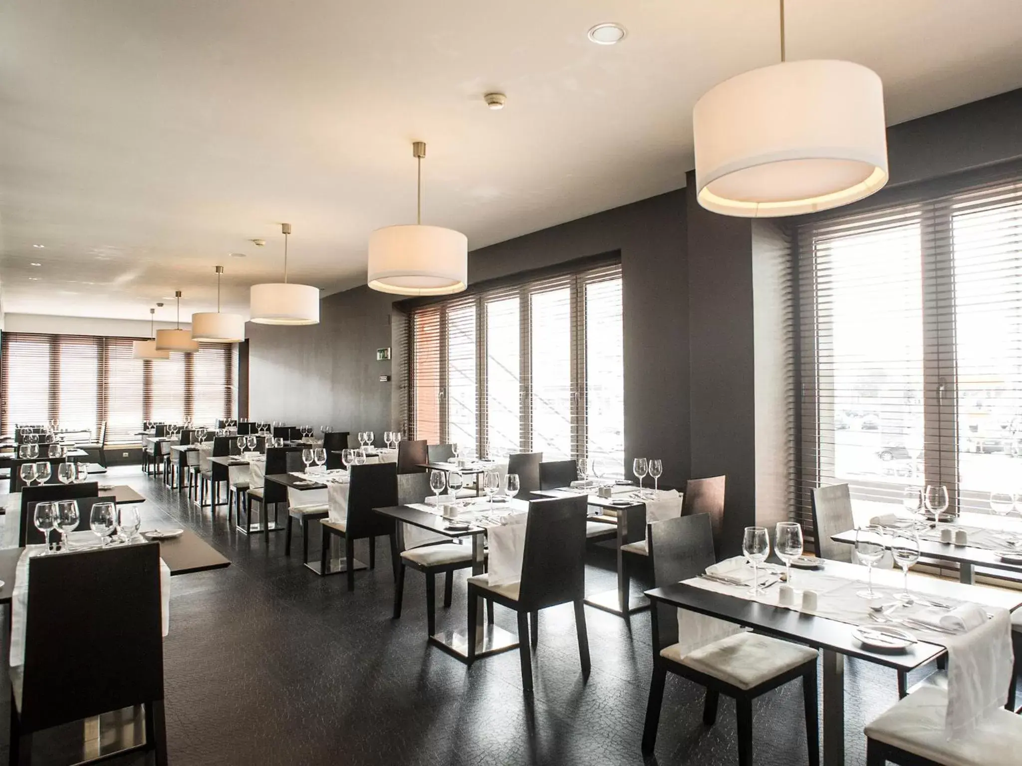 Restaurant/Places to Eat in Lutecia Smart Design Hotel