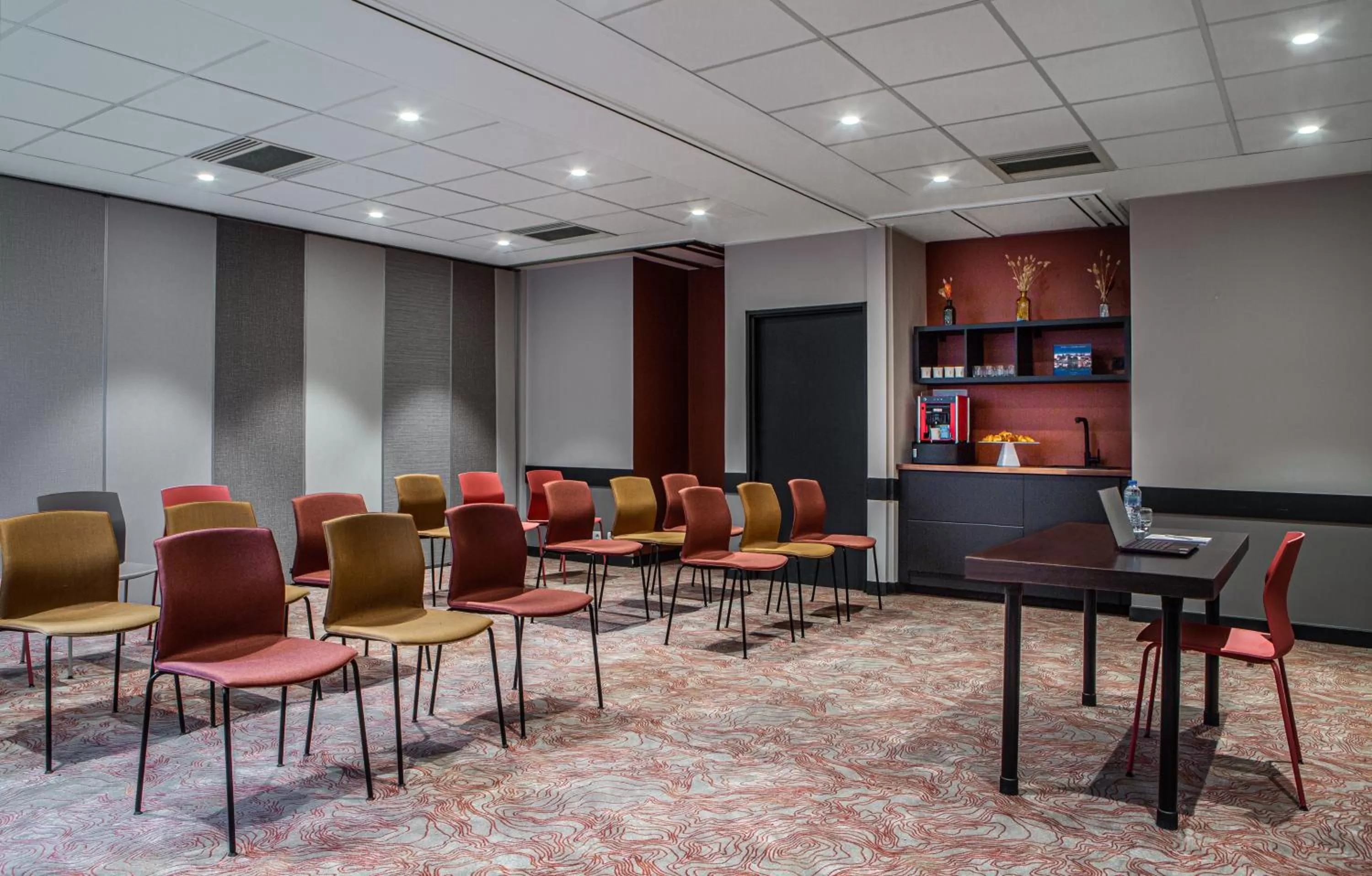 Meeting/conference room in Hotel Paris Boulogne - Futur Mercure Paris Boulogne Pont de Saint Cloud - Janvier 2026