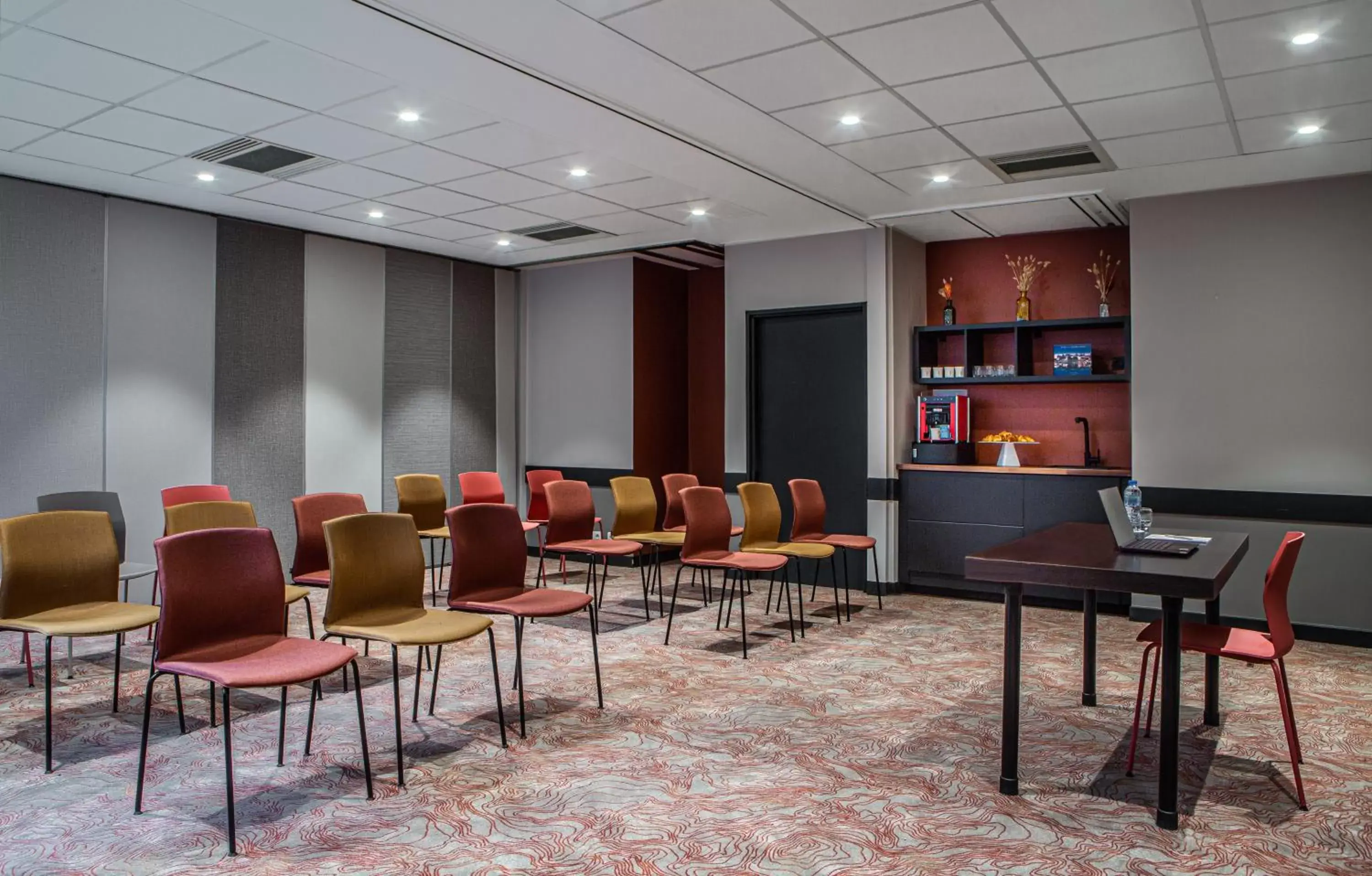 Meeting/conference room in Hotel Paris Boulogne