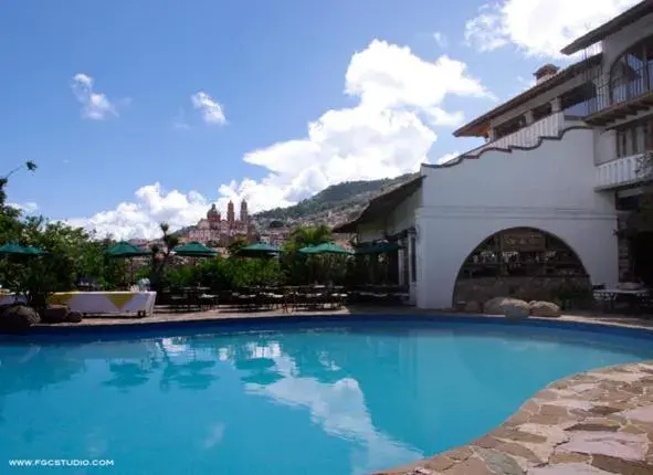 Lounge or bar, Swimming Pool in Posada de la Mision, Hotel Museo y Jardin