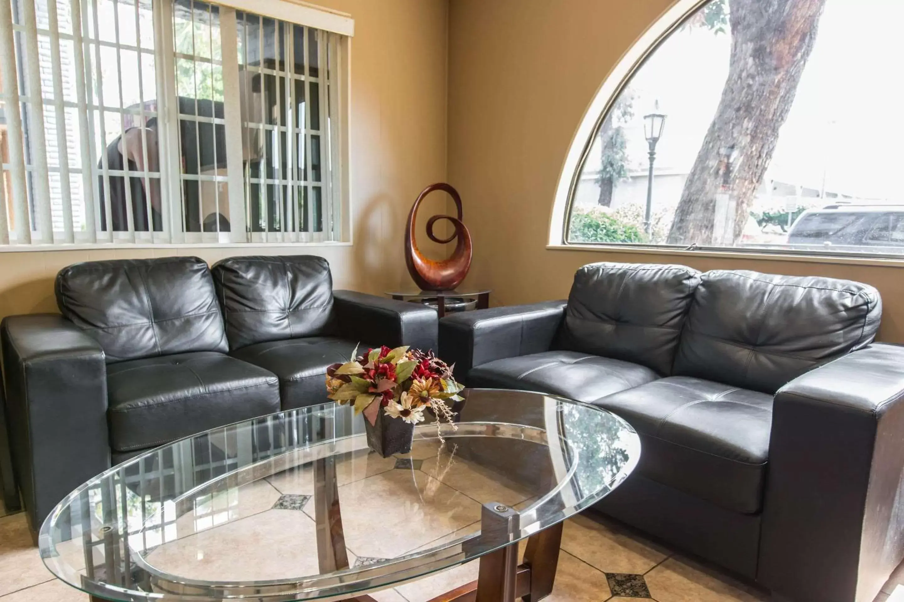 Lobby or reception, Seating Area in Rodeway Inn Escondido Downtown