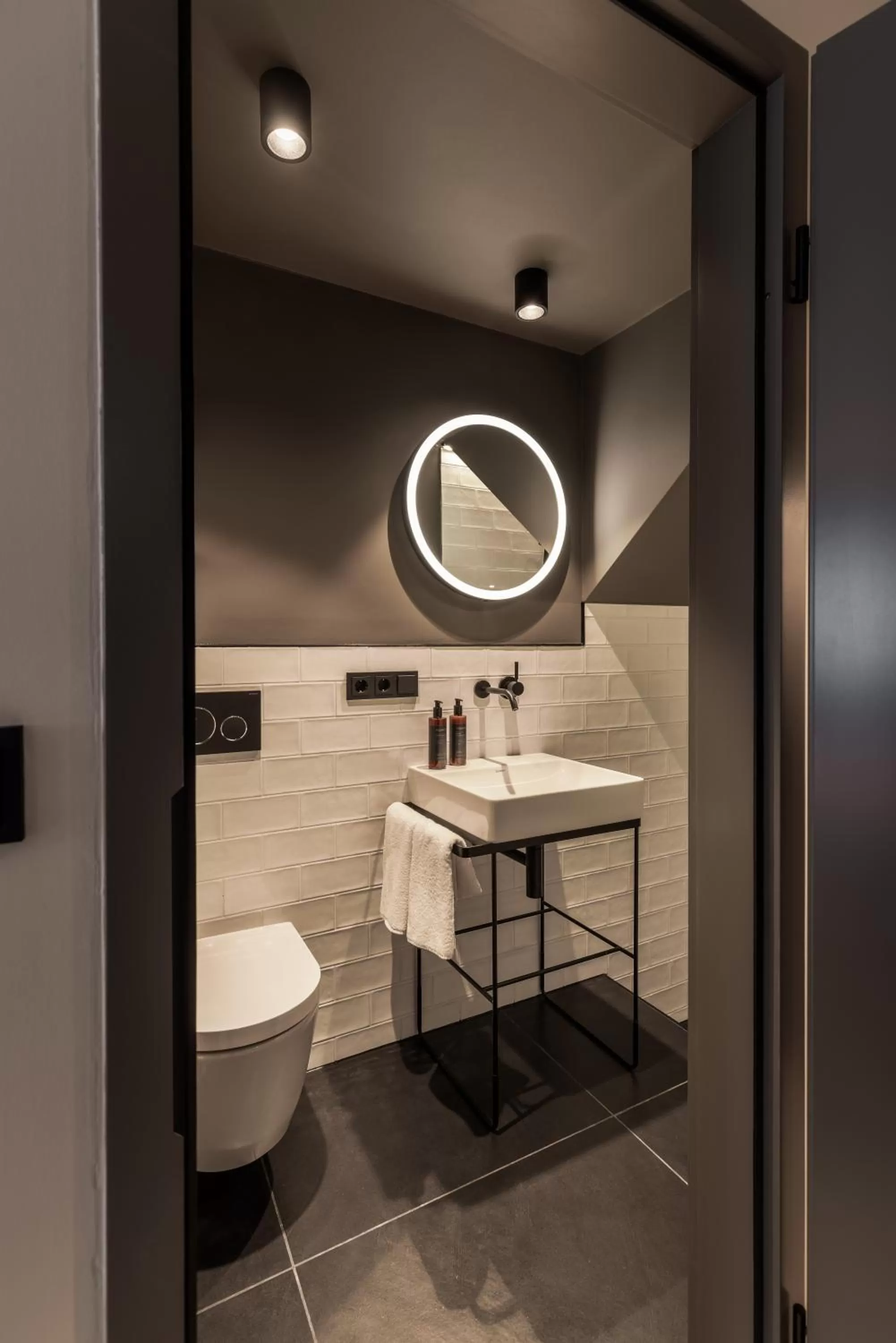 Toilet in THE ADAMS - Self Check In Hotel