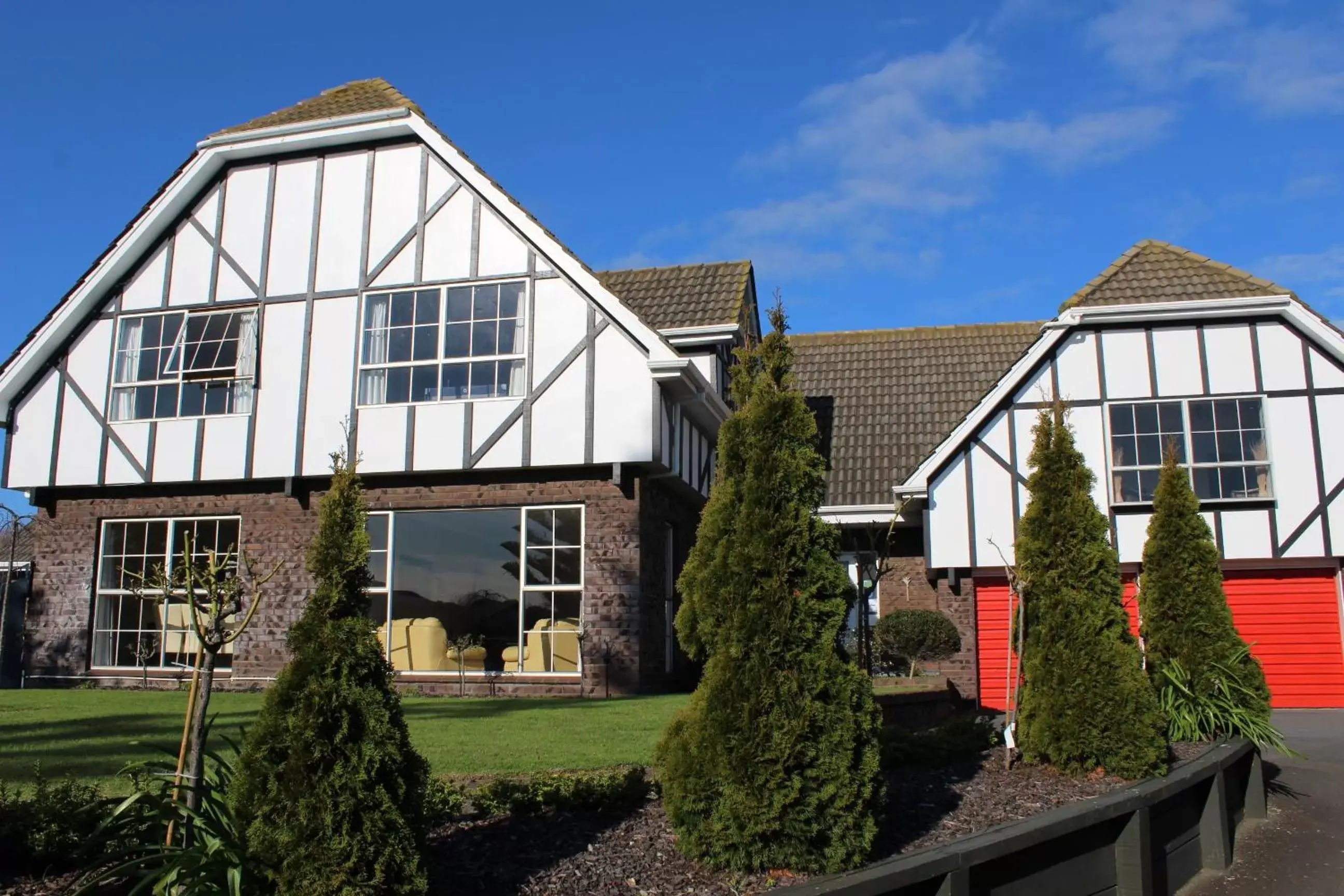 Facade/entrance, Property Building in Tudor Manor Bed & Breakfast