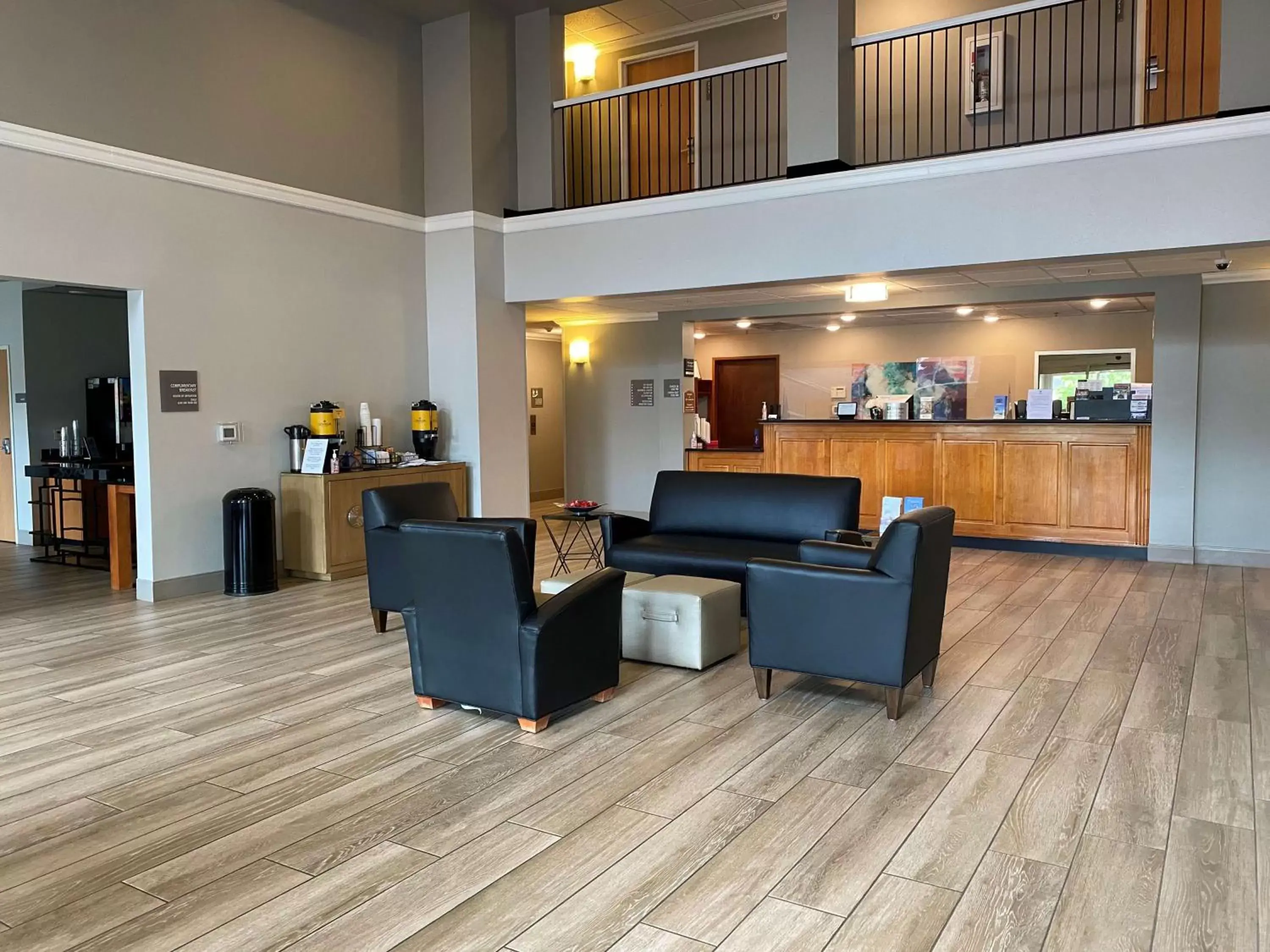 Lobby or reception, Lounge/Bar in Best Western Windsor Inn and Suites