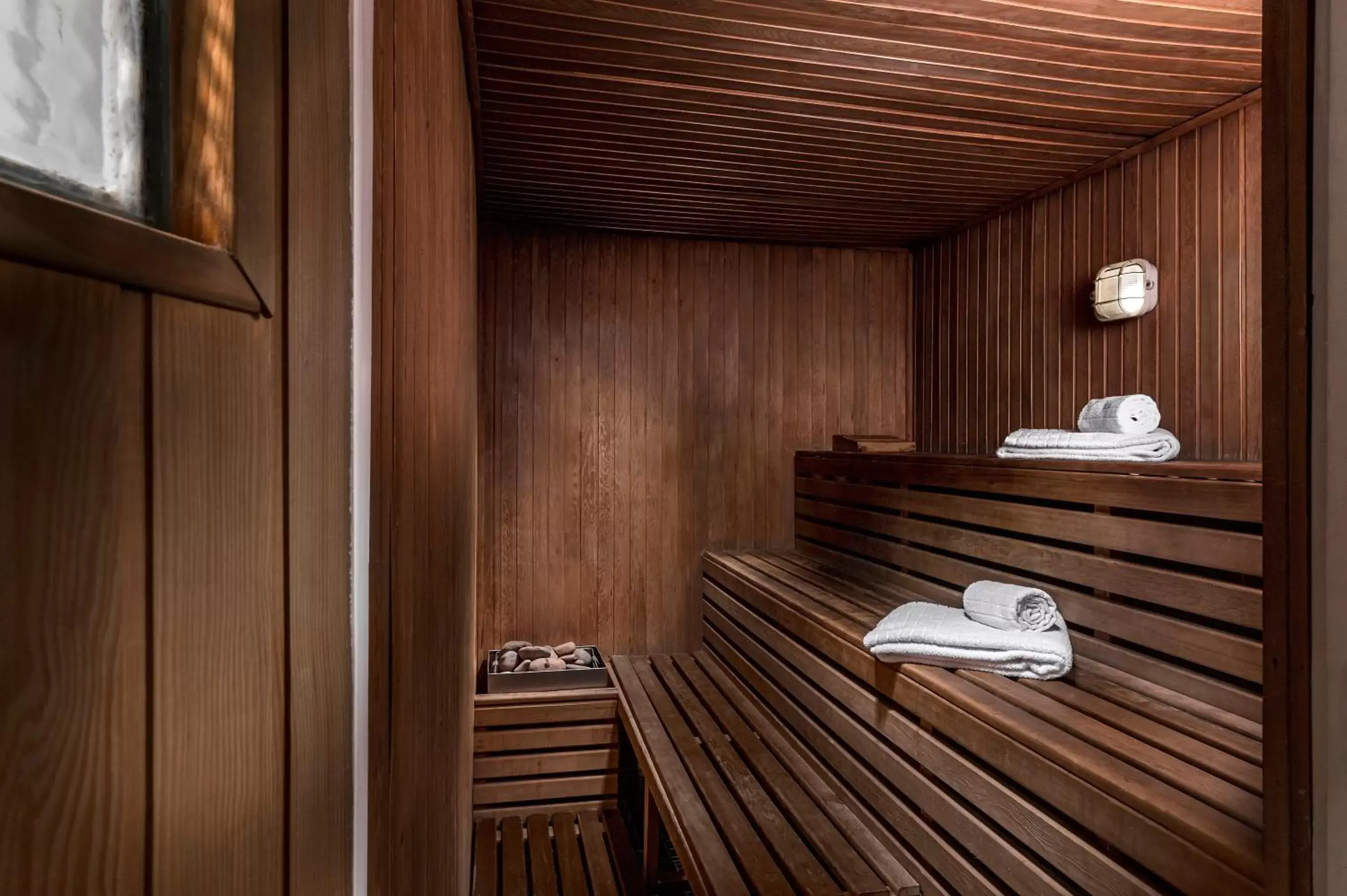 Sauna in Broadway Hotel & Suites