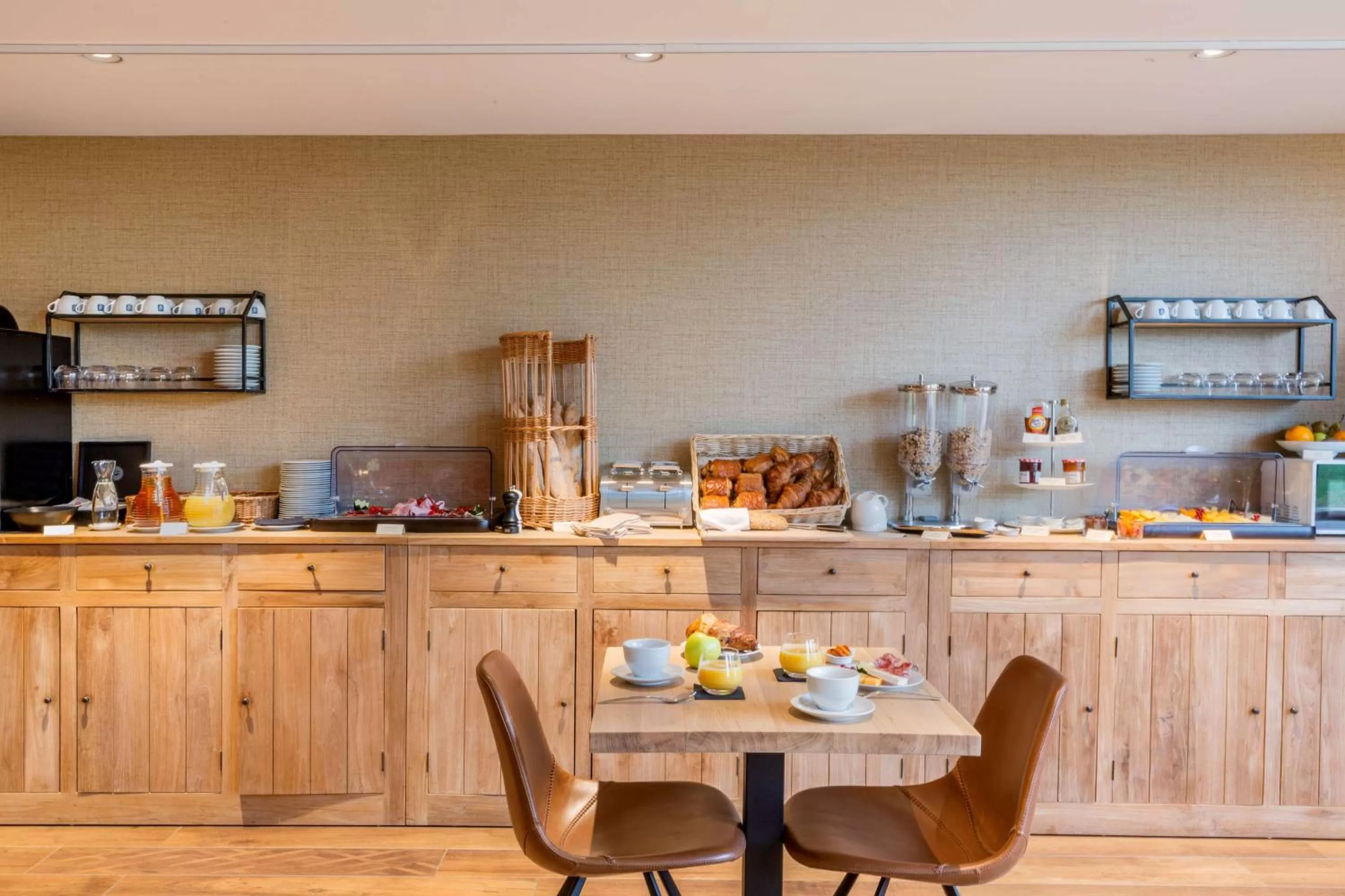 Restaurant/places to eat in Best Western L'Aquarium Arras Nord