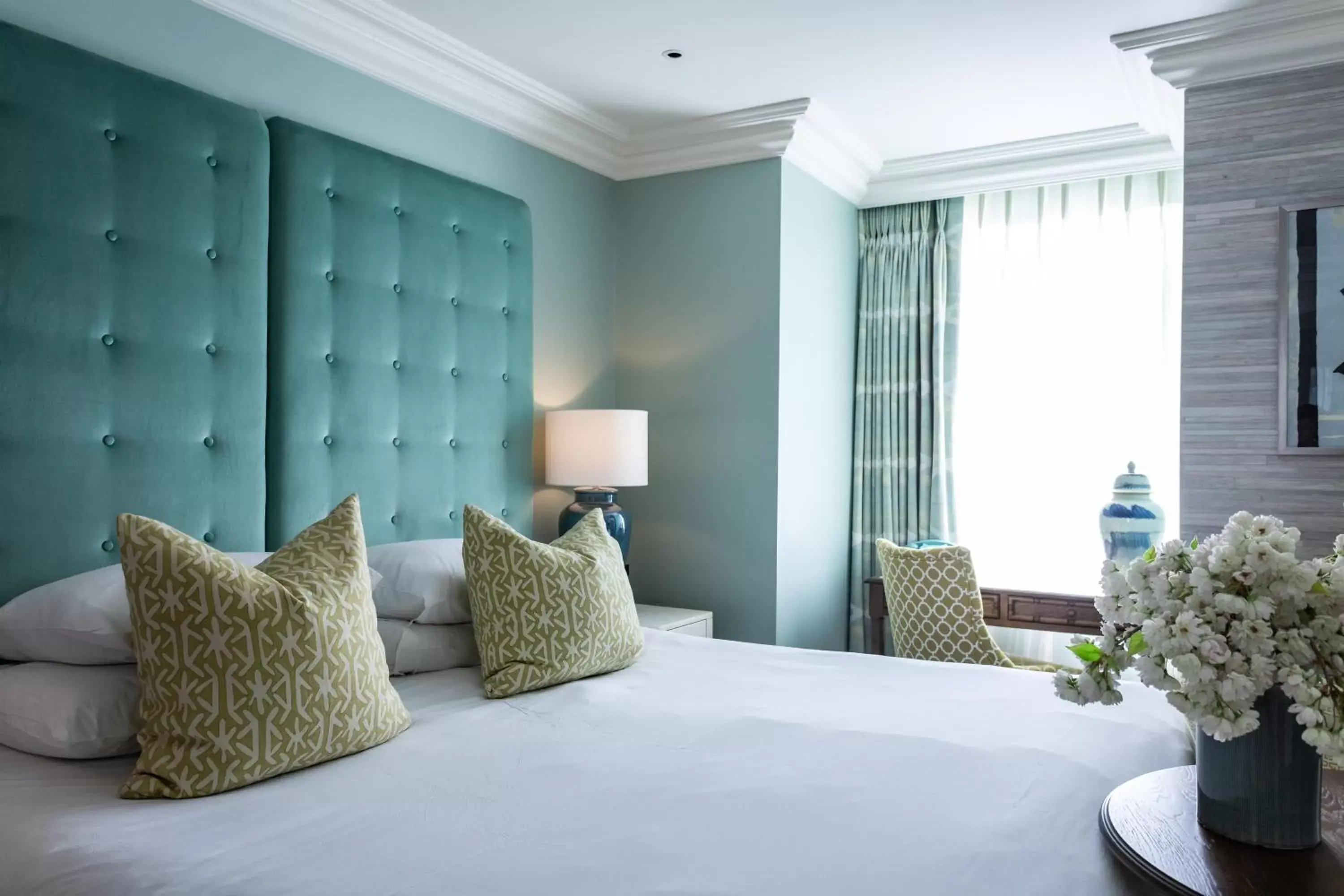 Bedroom, Bed in Roslin Beach Hotel