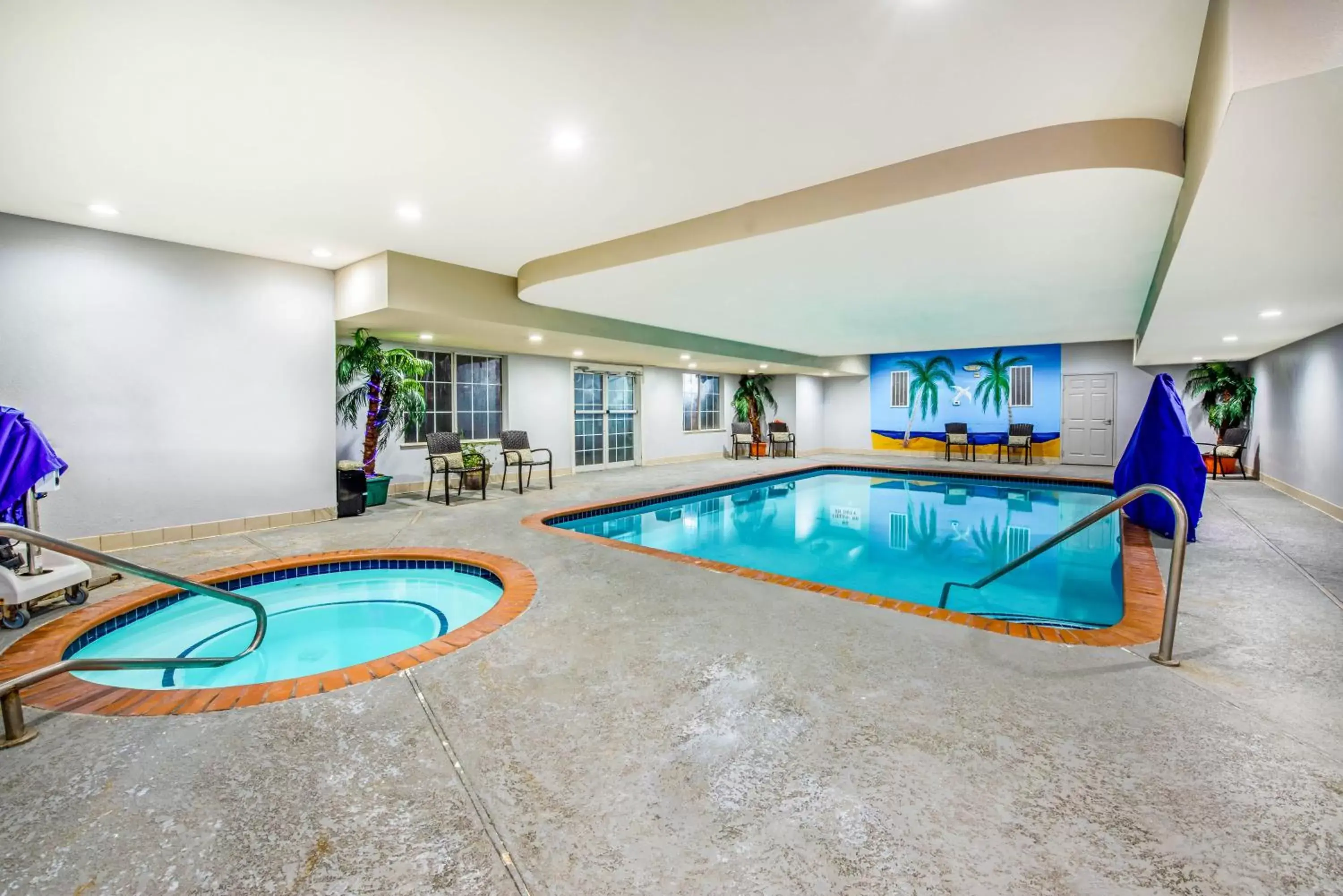 Swimming Pool in La Quinta Inn & Suite Kingwood Houston IAH Airport 53200
