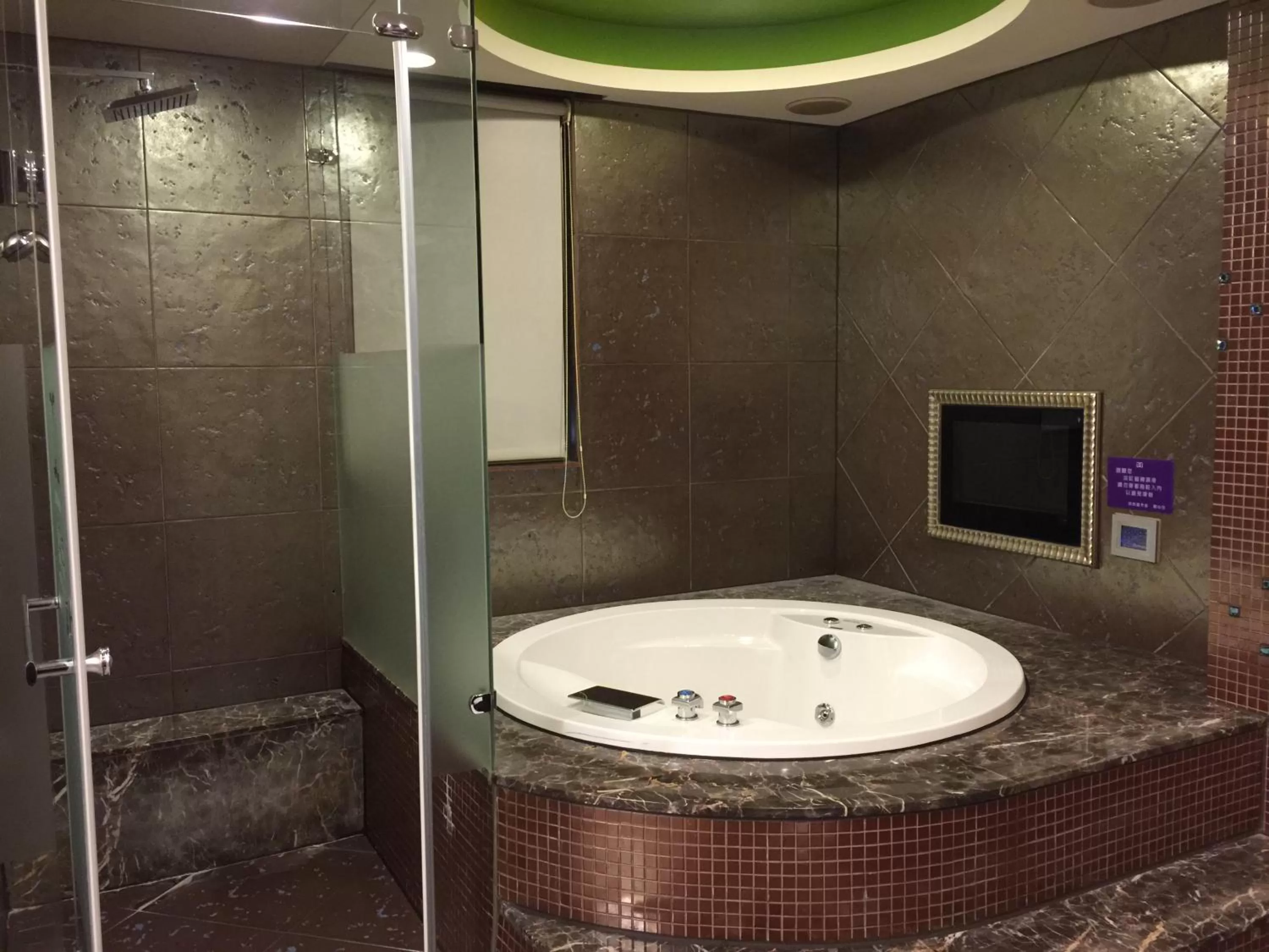 Bathroom in Discovery Motel - Yanping