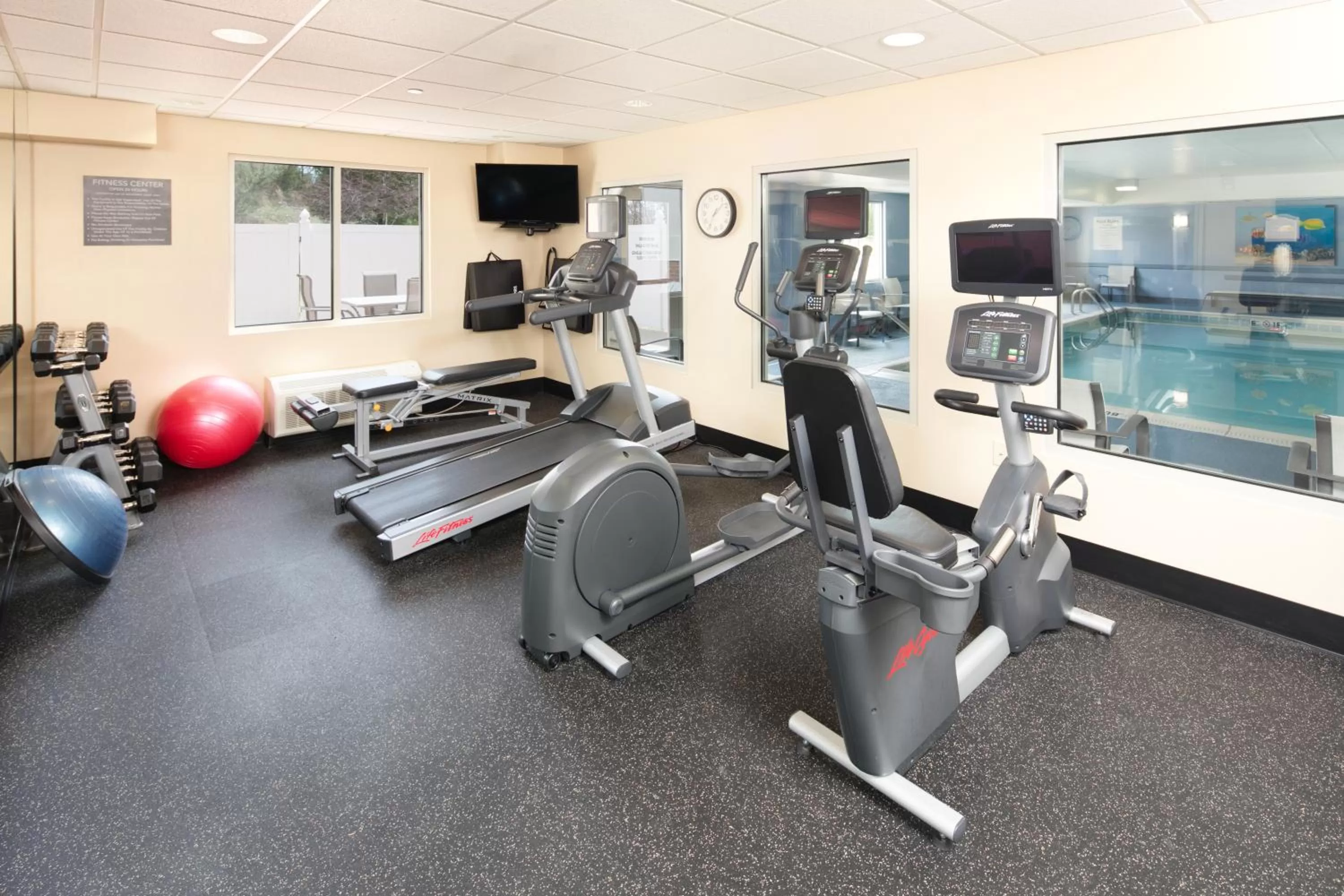 Fitness centre/facilities in Country Inn & Suites Etown