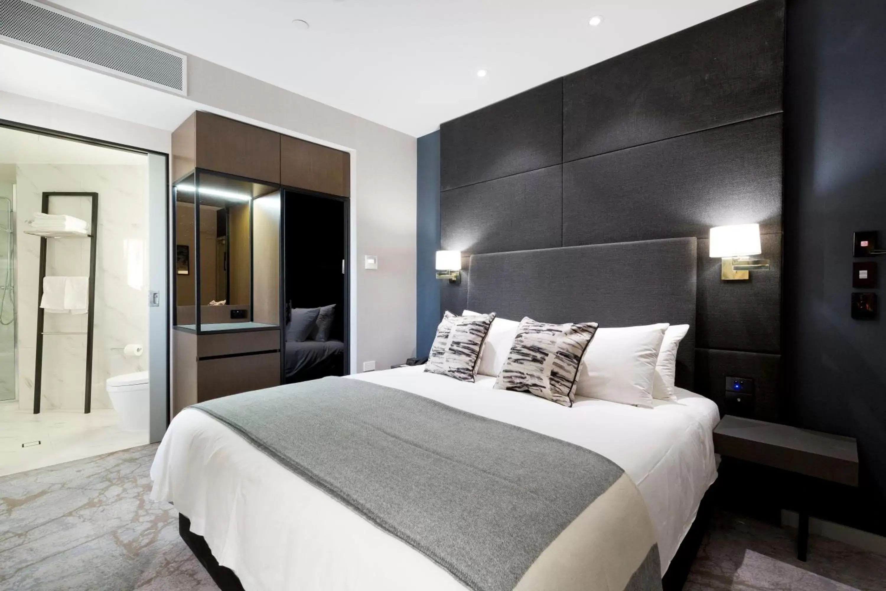 Photo of the whole room, Bed in Crowne Plaza Christchurch, an IHG Hotel