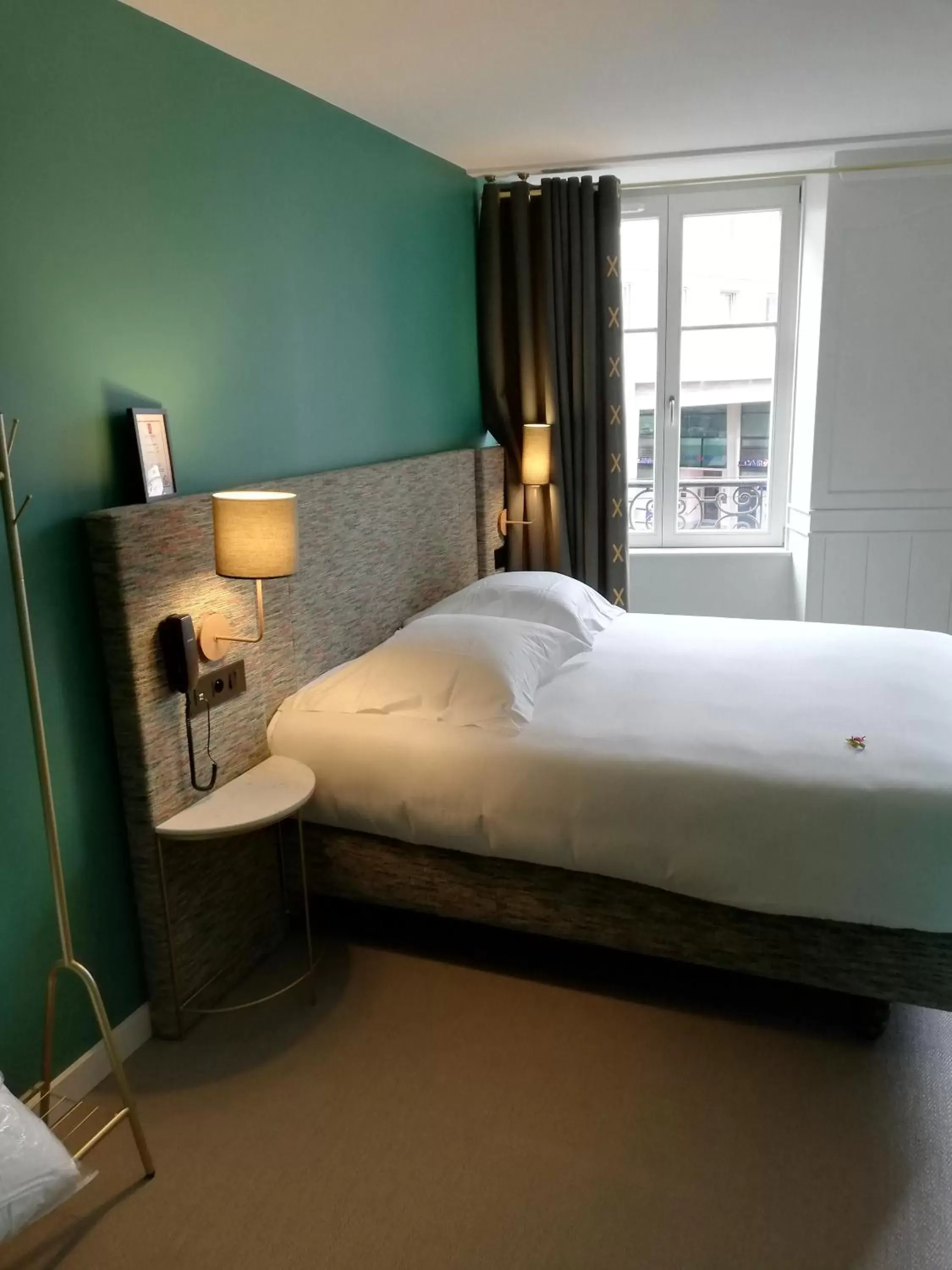 Bed in Le Kléber Hôtel