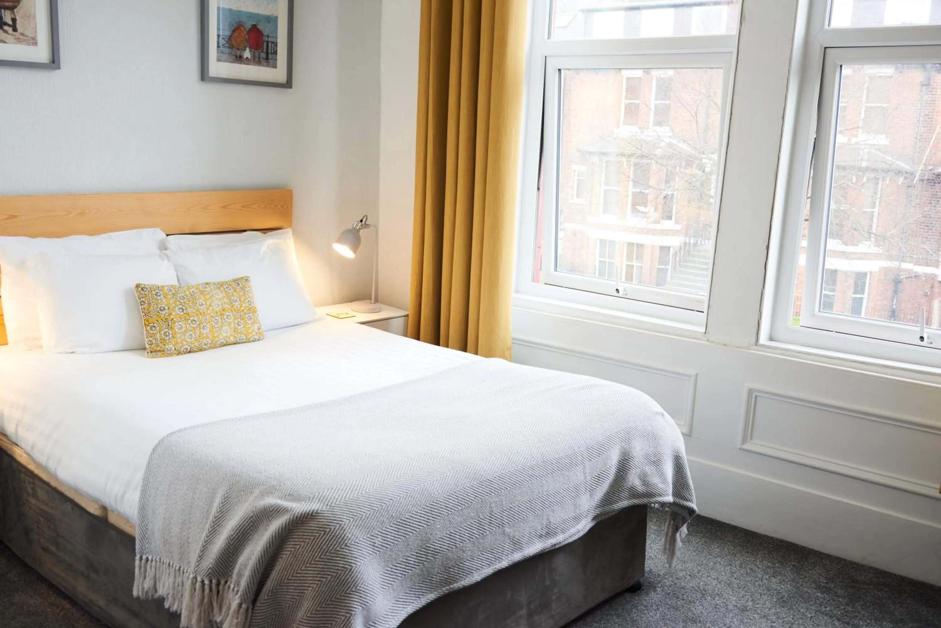 Bed in Kenilworth Hotel