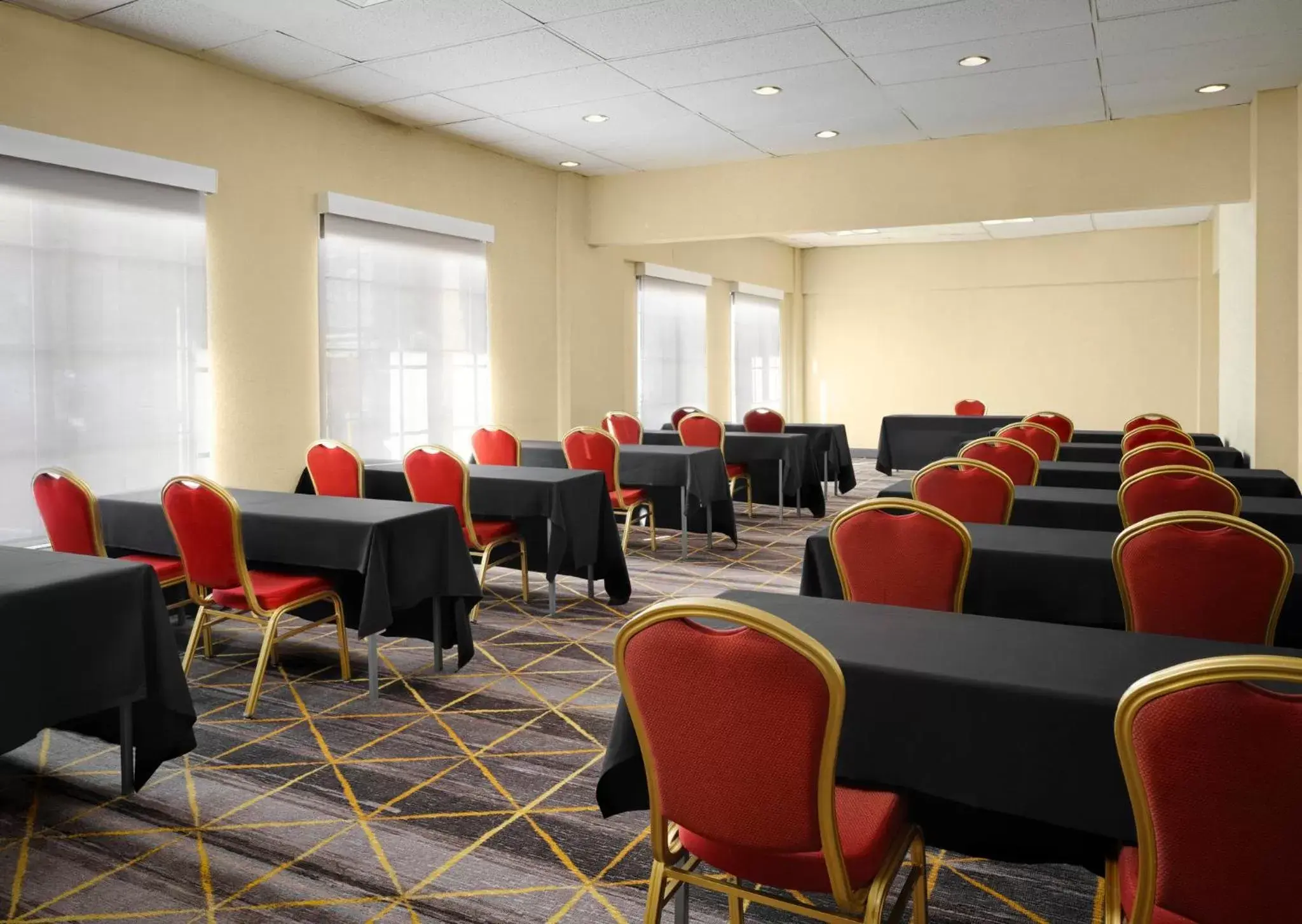 Meeting/conference room in Holiday Inn & Suites Boston Peabody, an IHG Hotel