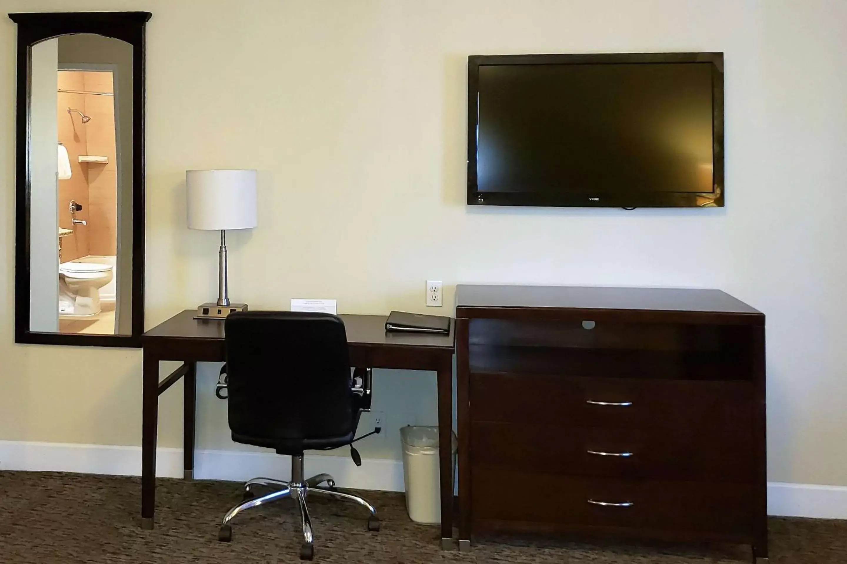 Photo of the whole room, TV/Entertainment Center in Quality Inn Ontario Airport Convention Center