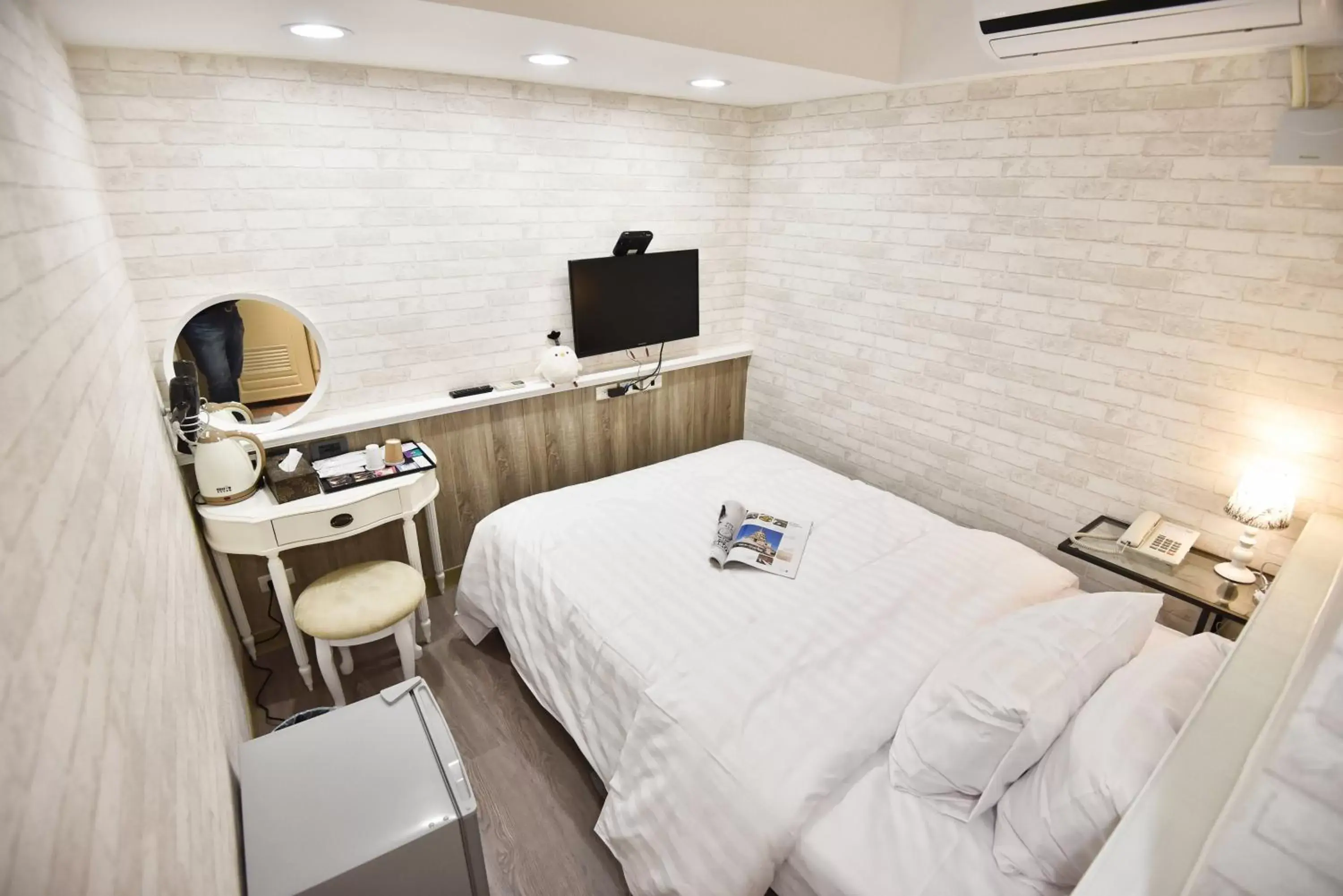 Photo of the whole room, Bed in Migo Hotel Photo of the whole room, Bed in Migo Hotel