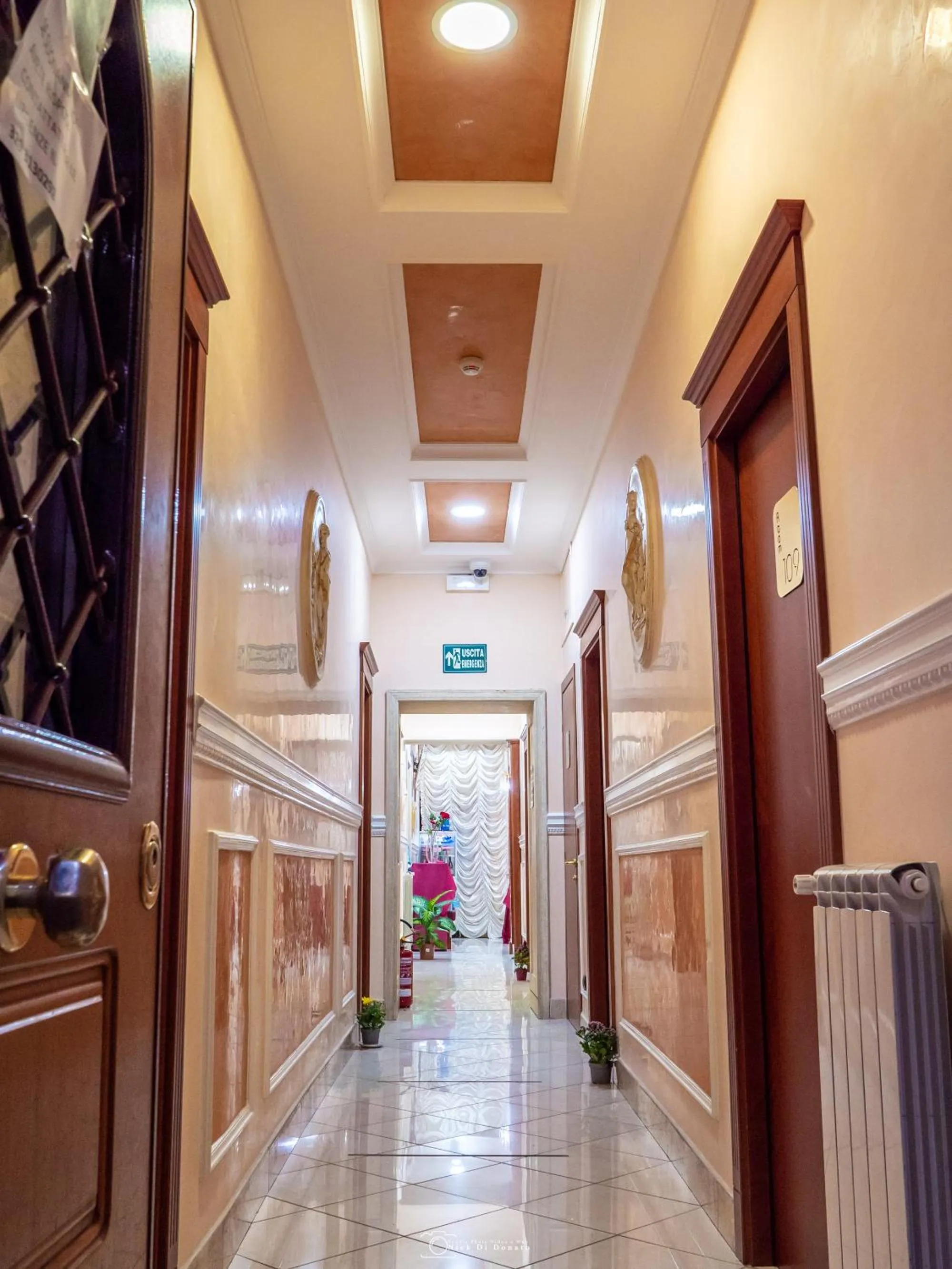 Facade/entrance in Hotel Suite Caesar