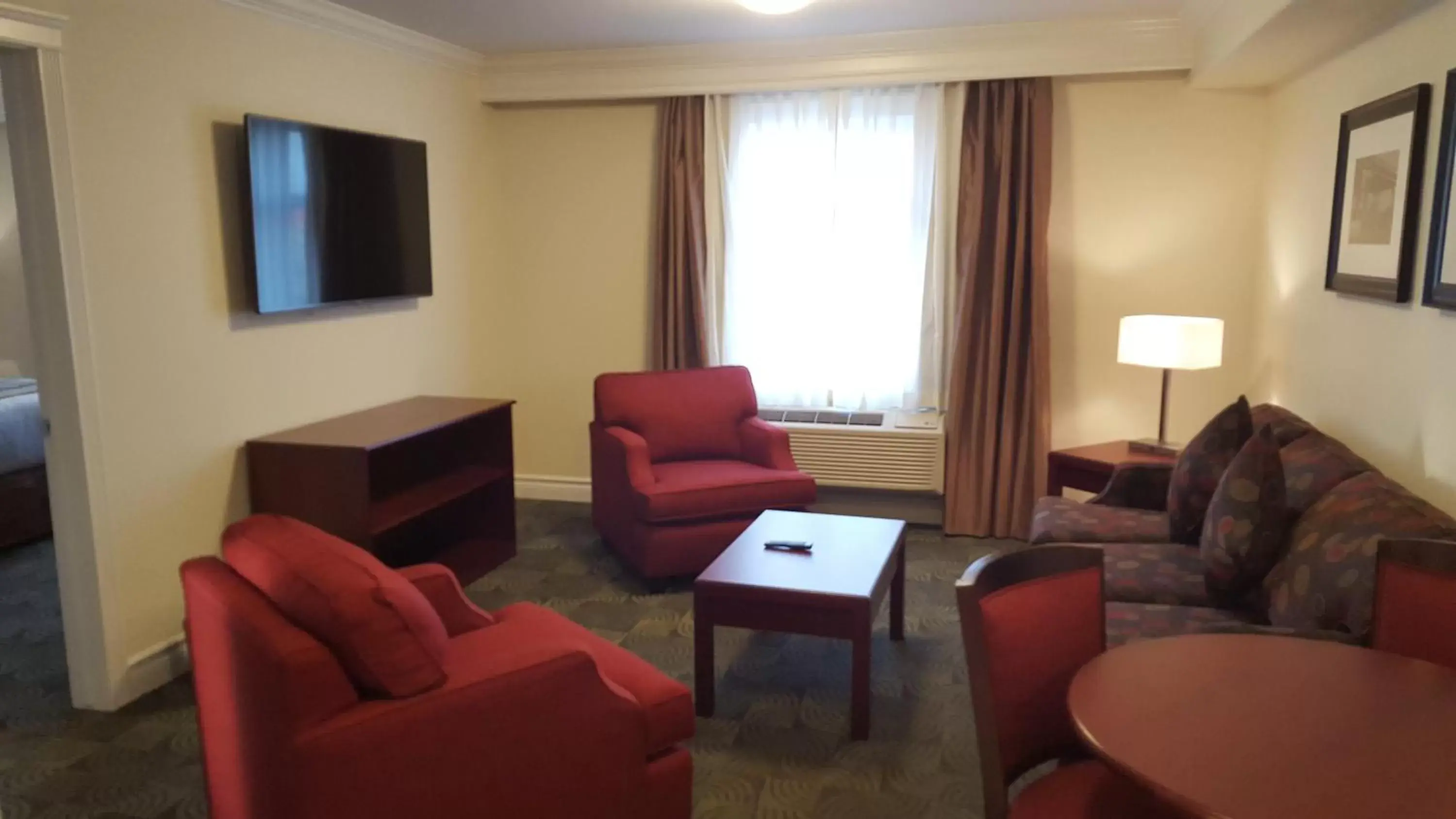 Living room, Seating Area in Kindersley Inn