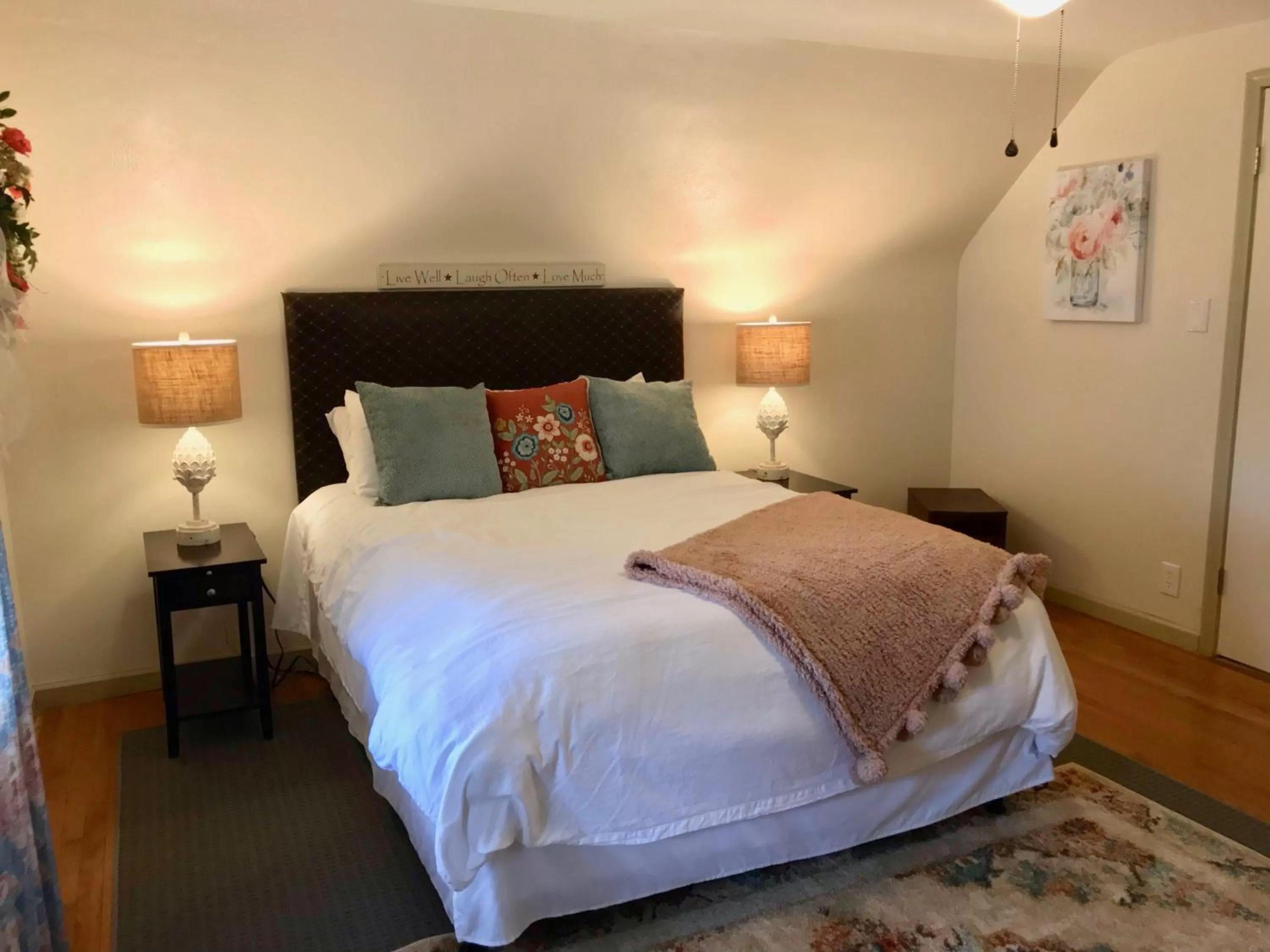 Bedroom, Bed in The Little Italy of Niagara Falls Bed & Breakfast