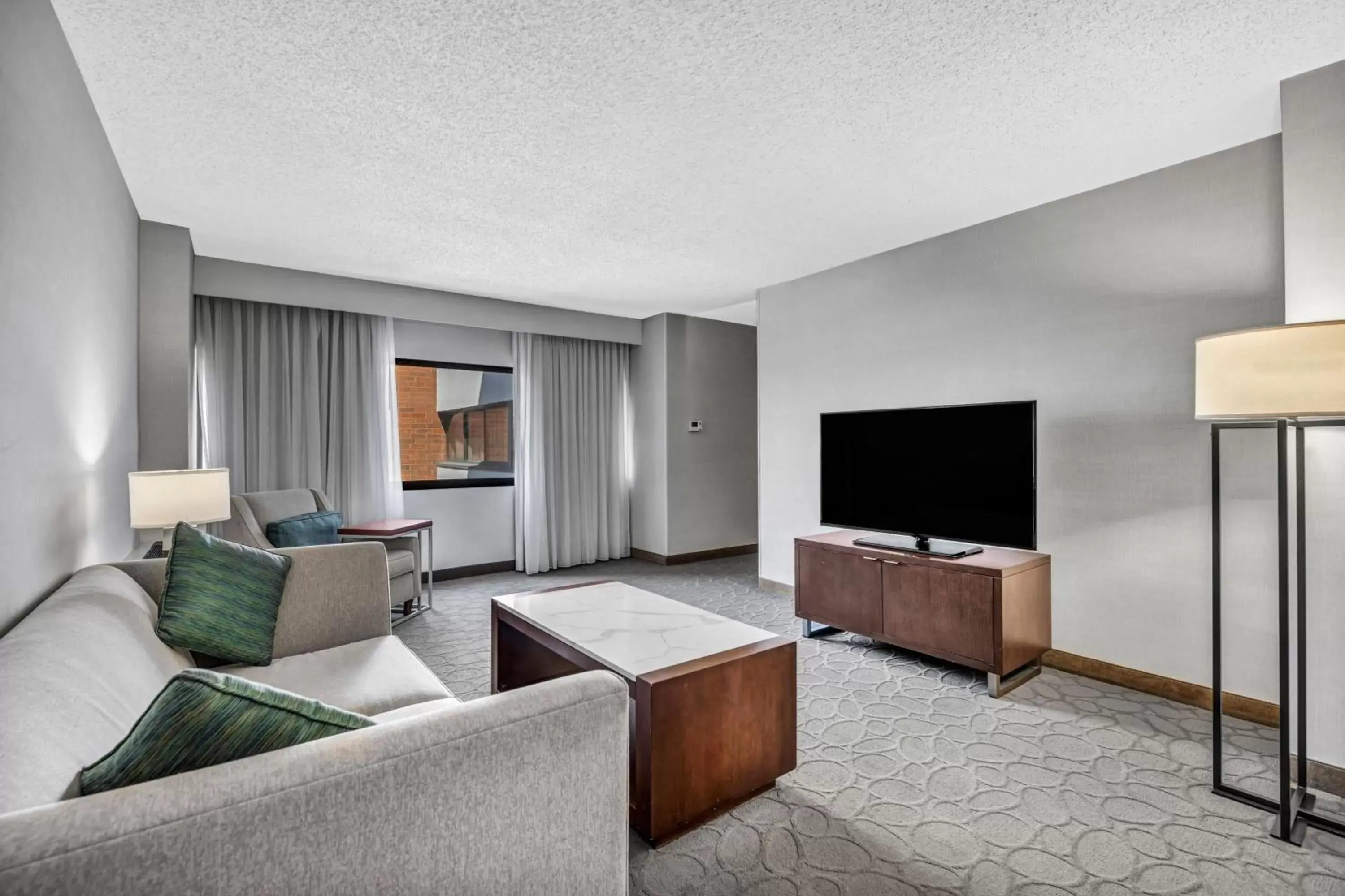 Photo of the whole room, TV/Entertainment Center in Delta Hotels by Marriott Racine