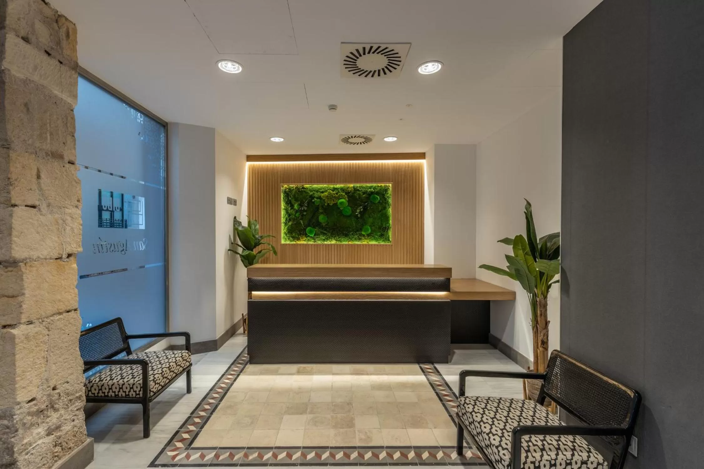 Lobby or reception in BiBo Suites San Agustín