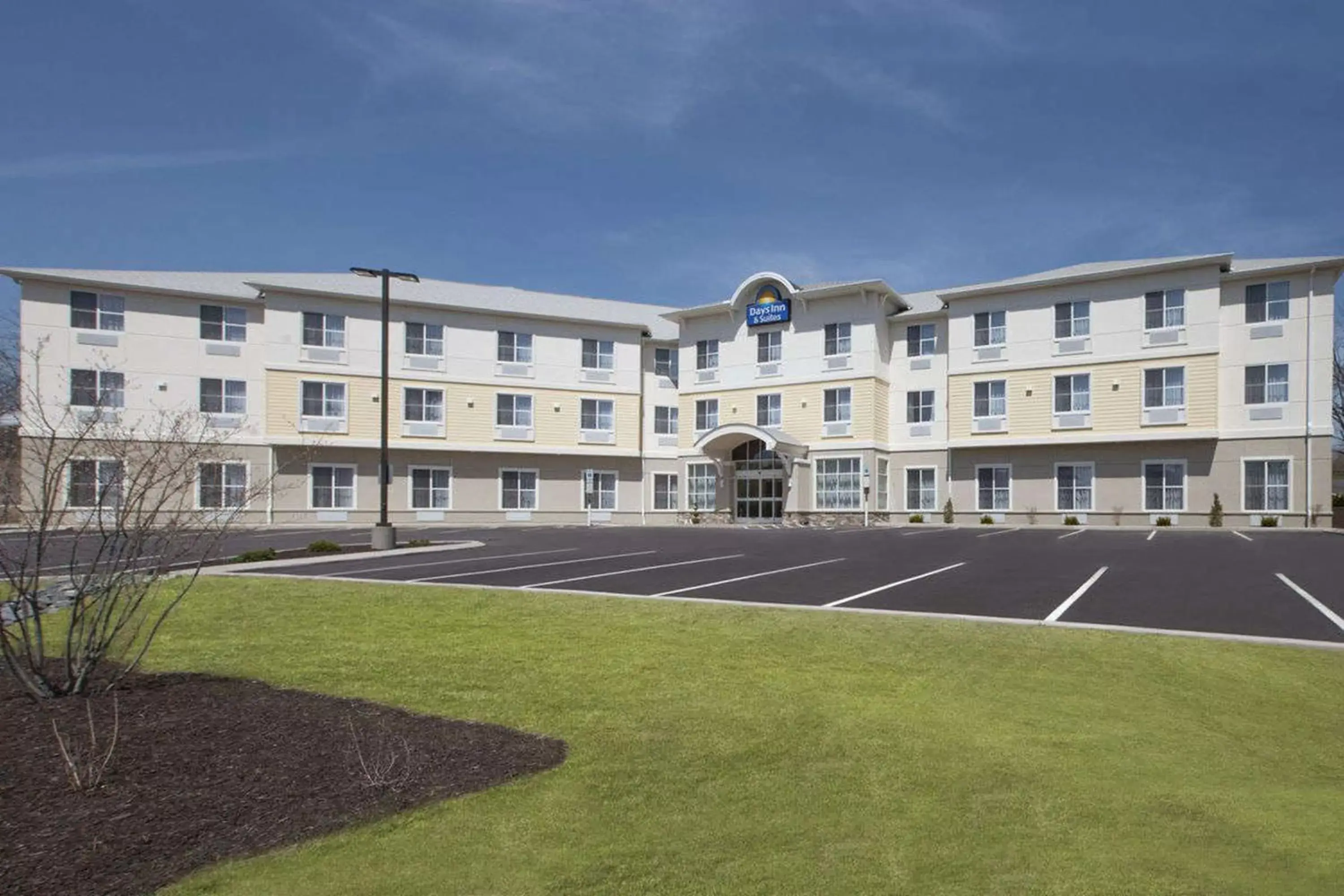 Other, Property Building in Days Inn & Suites by Wyndham Altoona