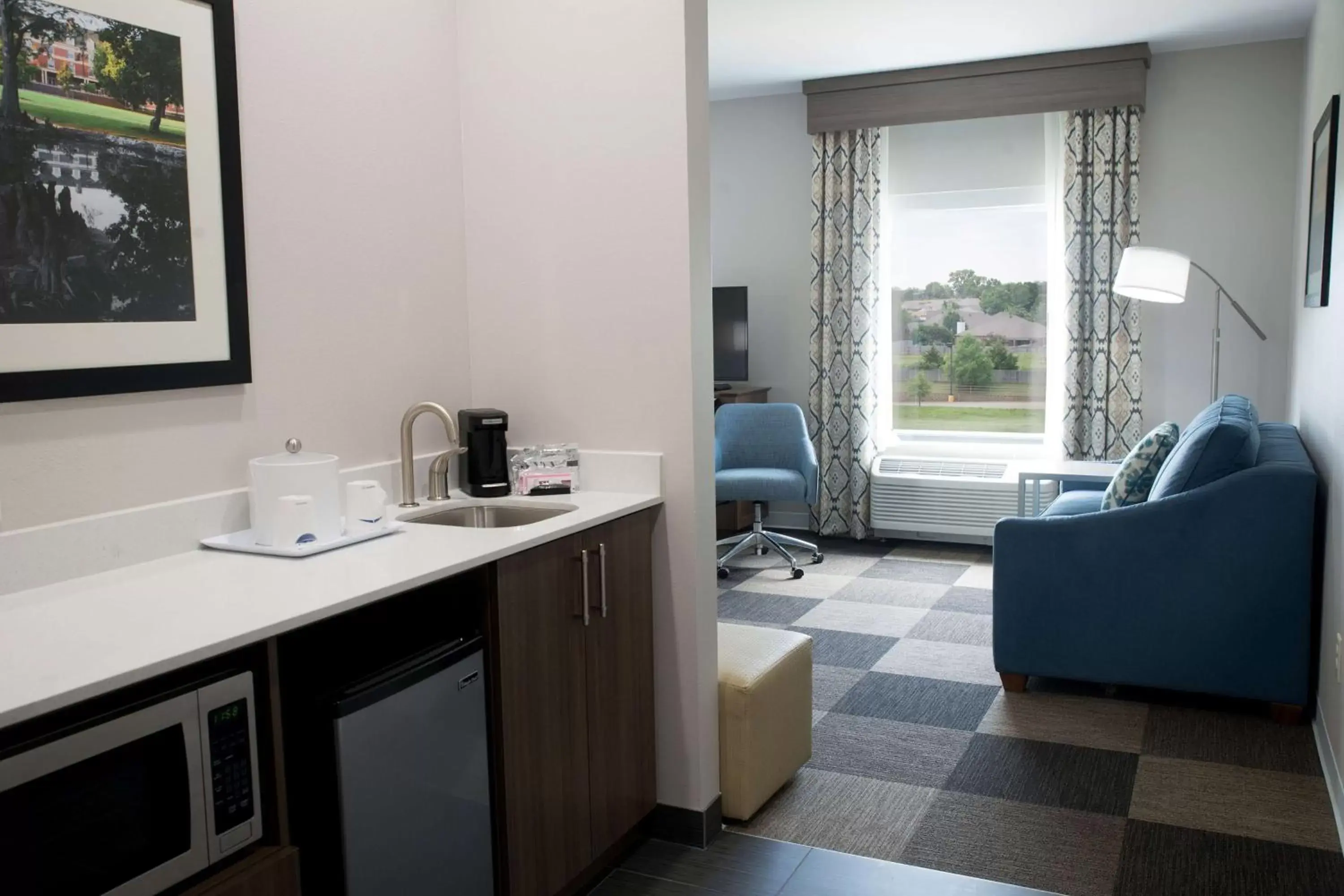 Kitchen or kitchenette in Hampton Inn & Suites Stillwater West