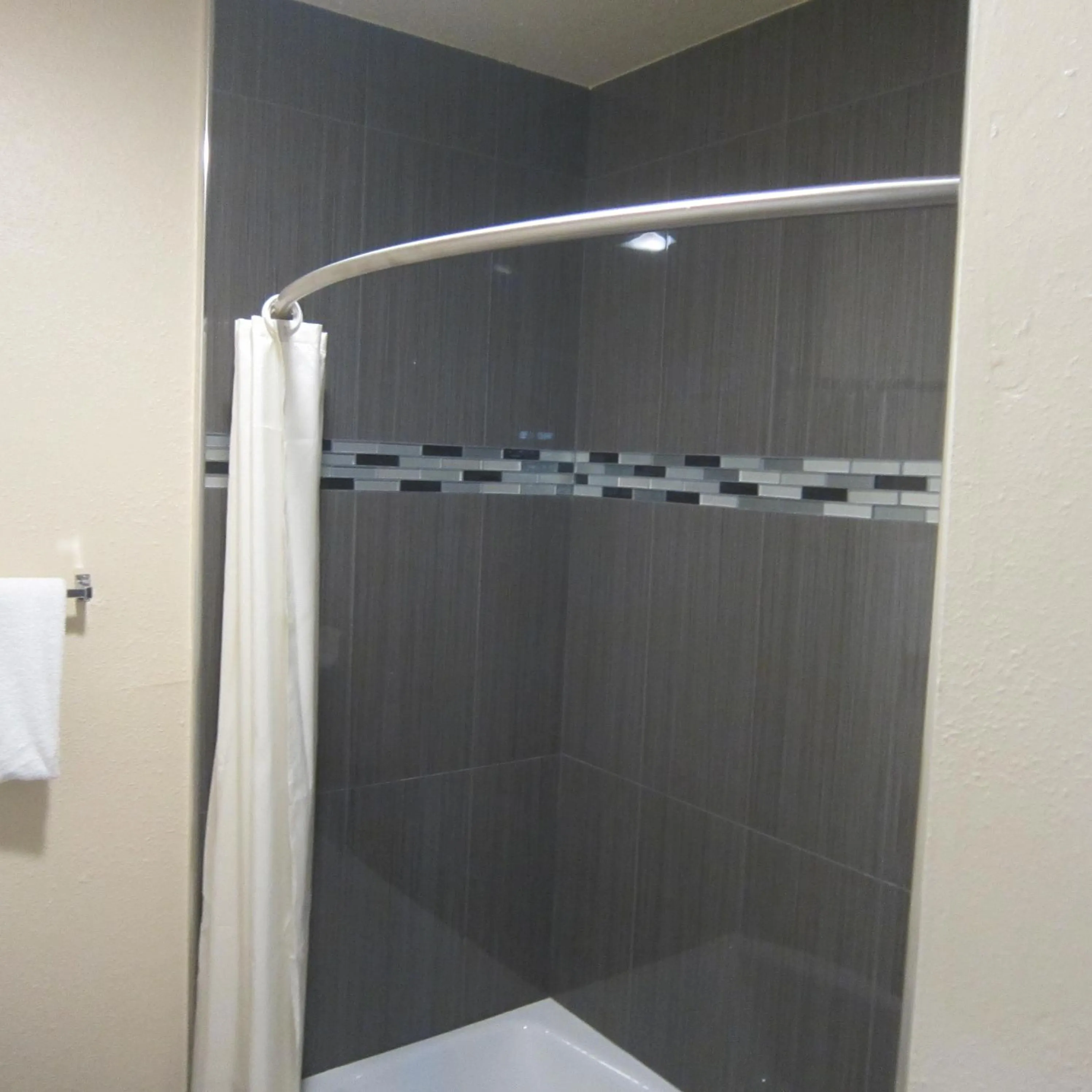 Shower in Pacific Best Inn