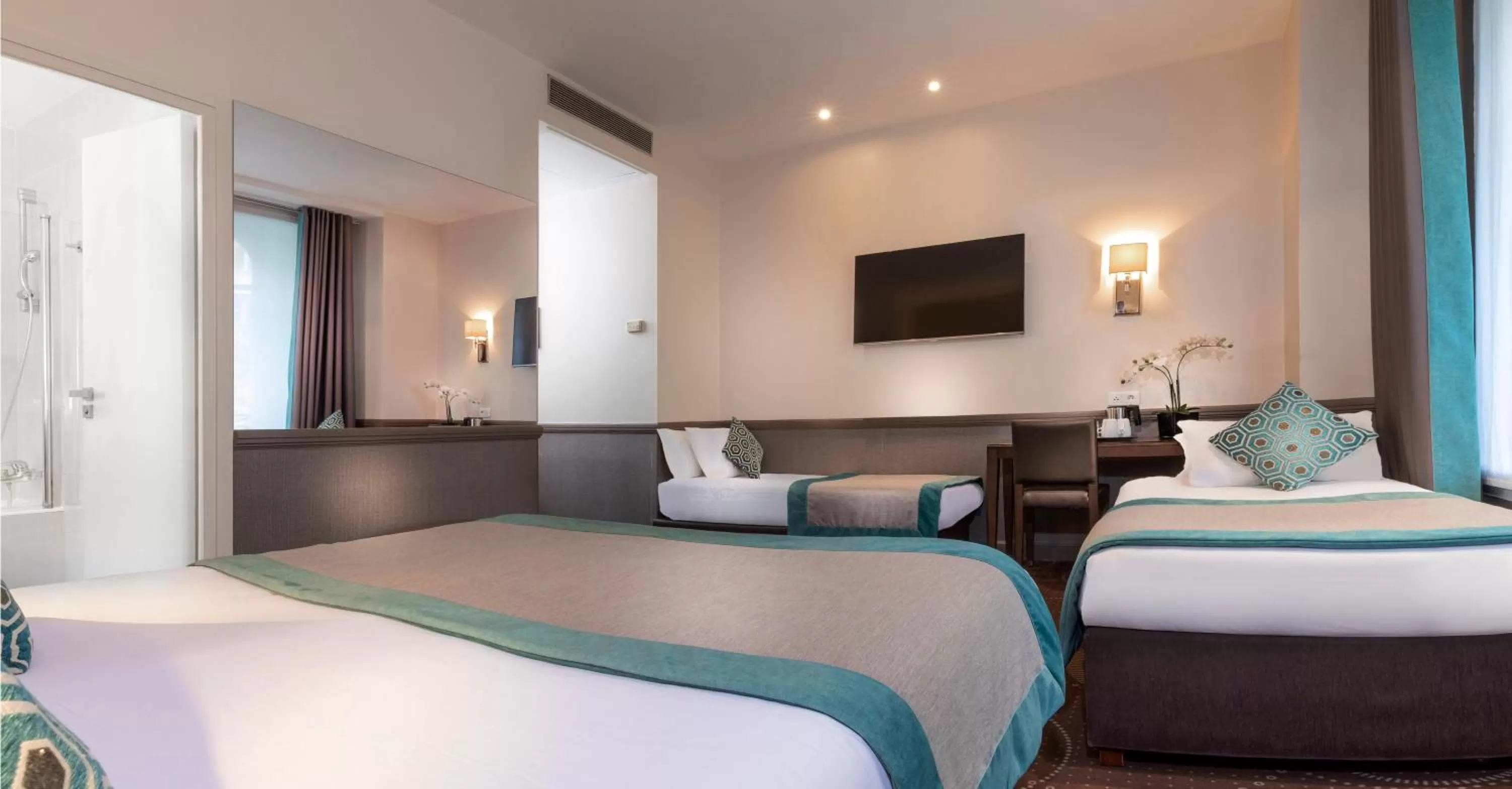 Bed in Elysées Ceramic