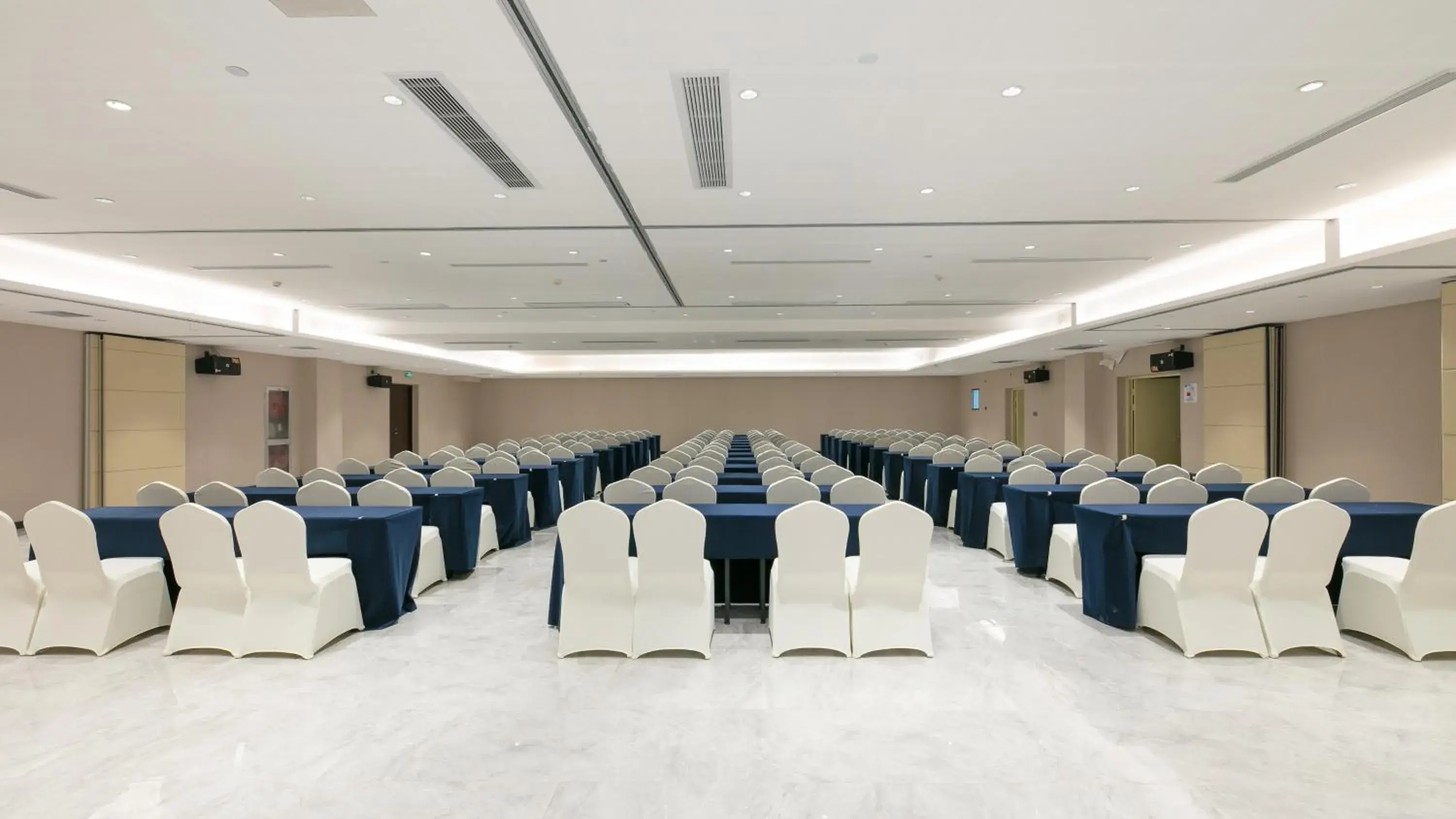 Meeting/conference room in Holiday Inn Express Hangzhou Xixi Tourism Zone, an IHG Hotel