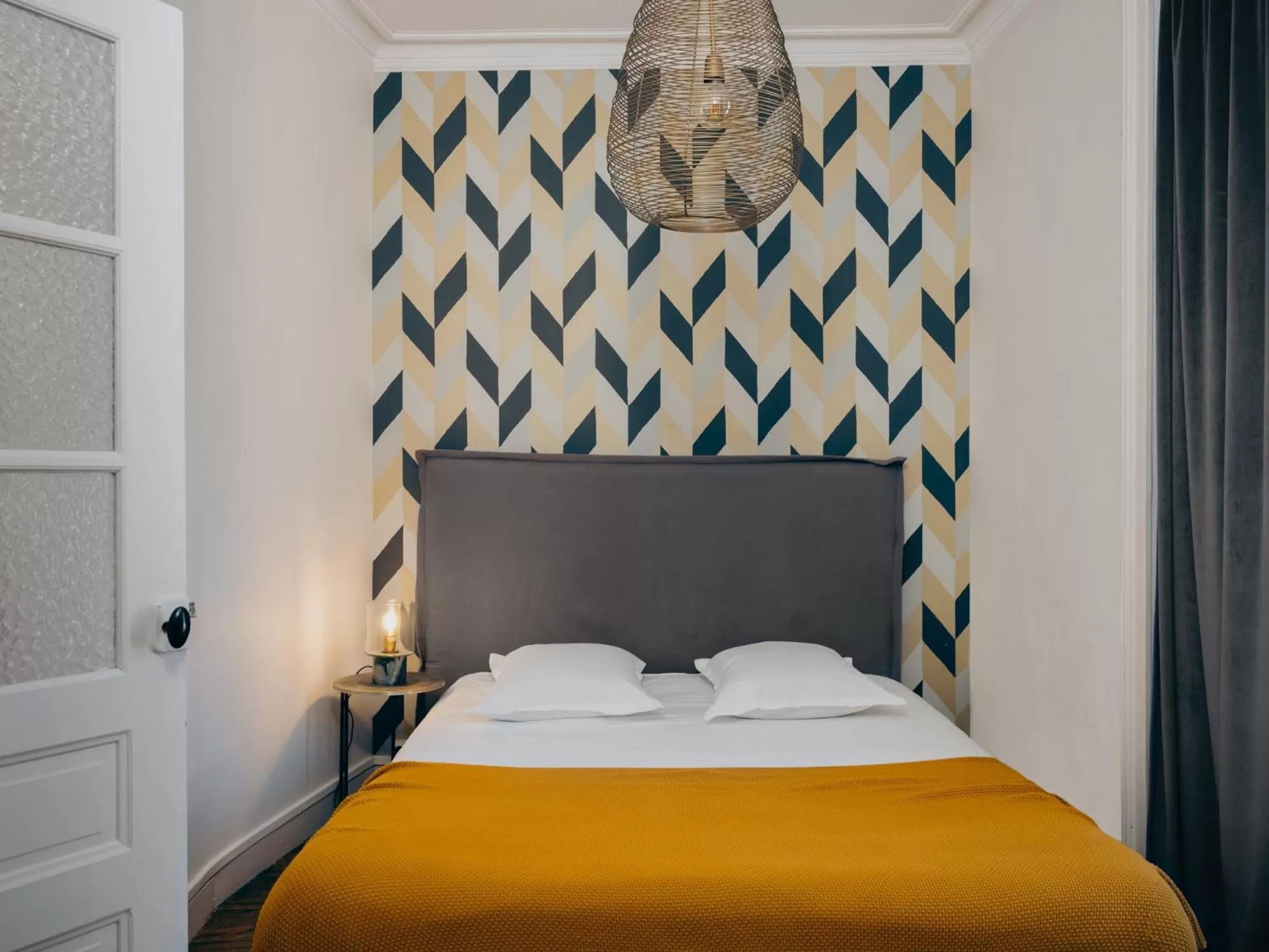 Bed in Hôtel Lanjuinais