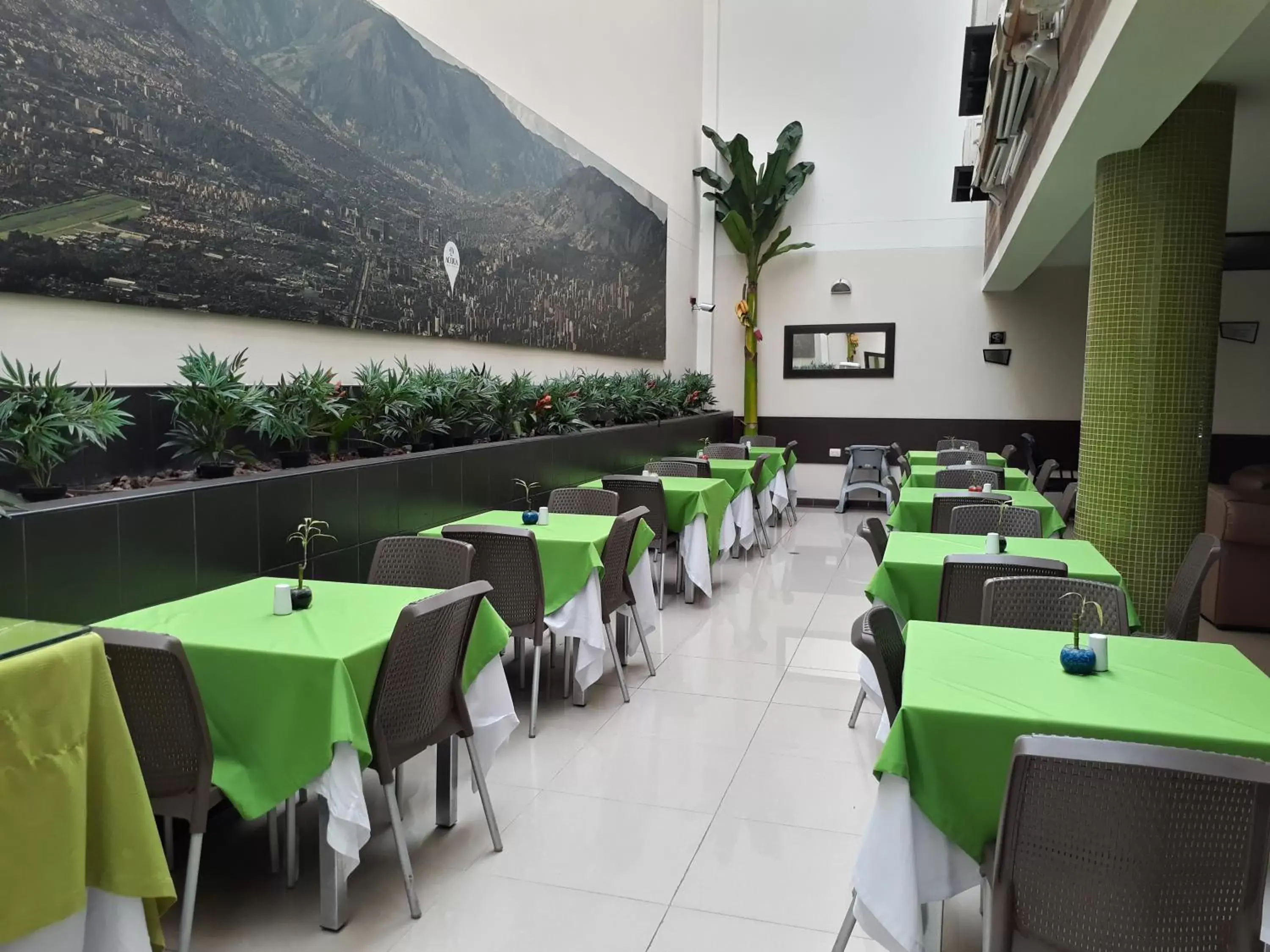 Restaurant/Places to Eat in Hotel Acqua Medellín