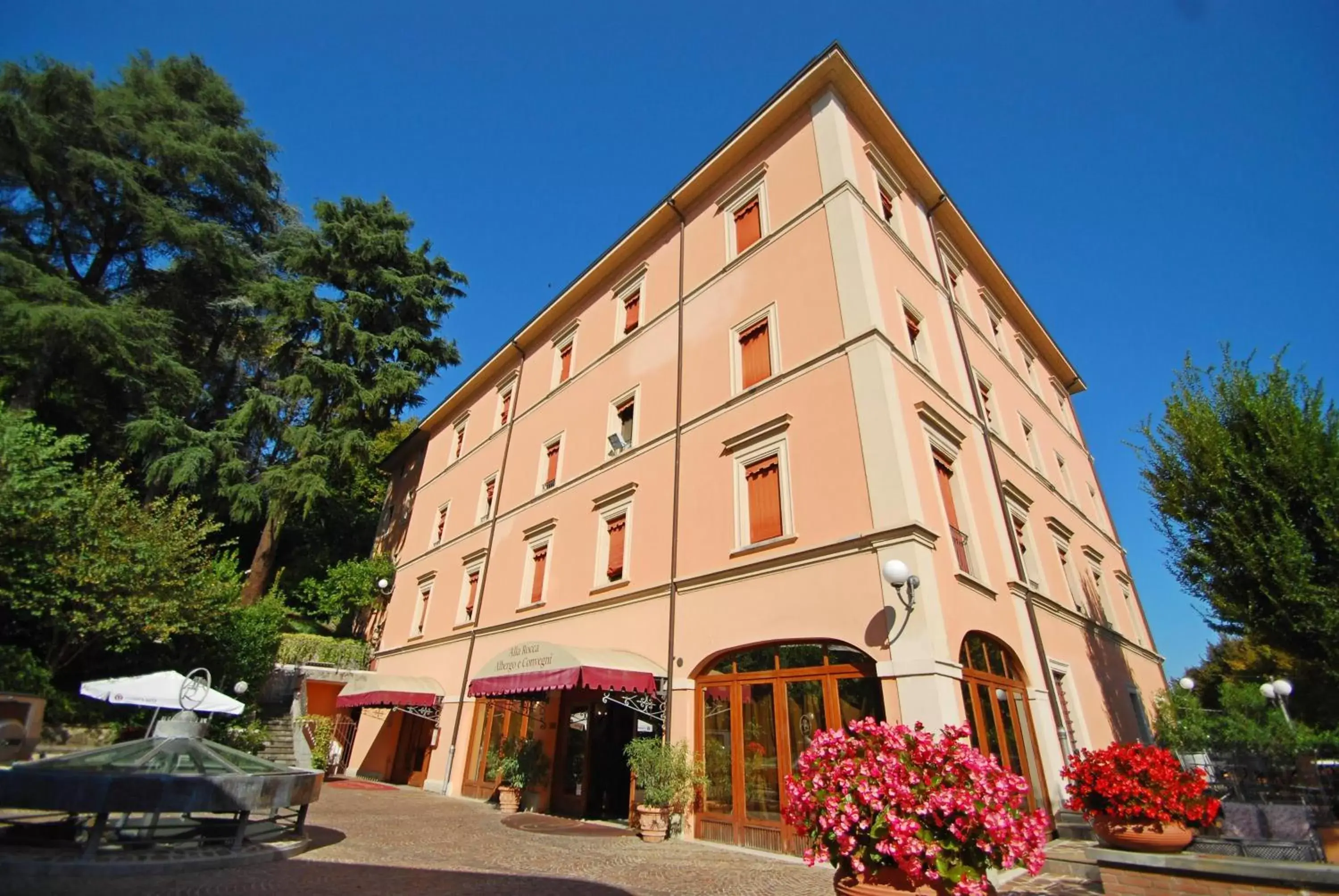 Property Building in Alla Rocca Hotel Conference & Restaurant
