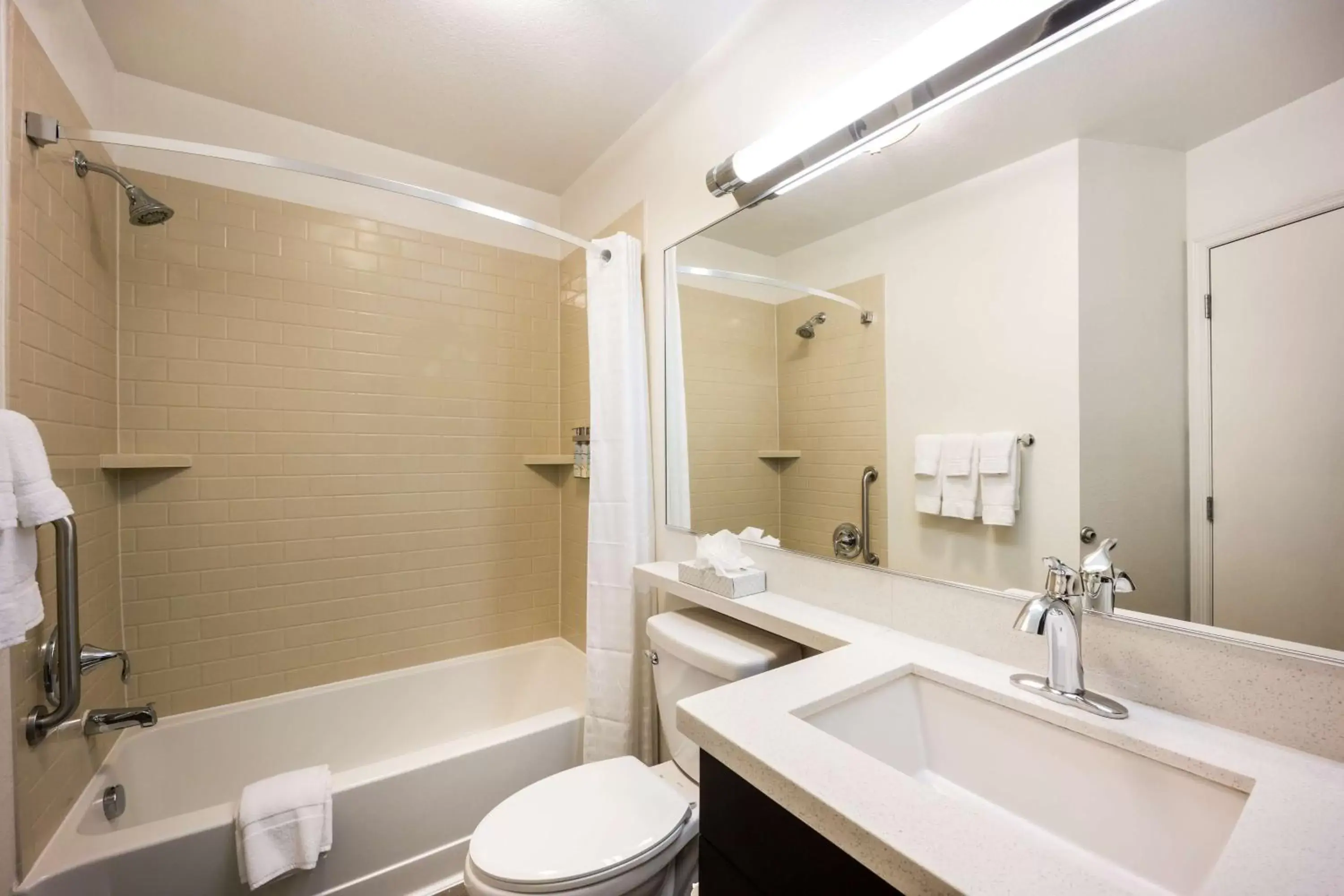 Bedroom, Bathroom in Sonesta Simply Suites Orange County Airport