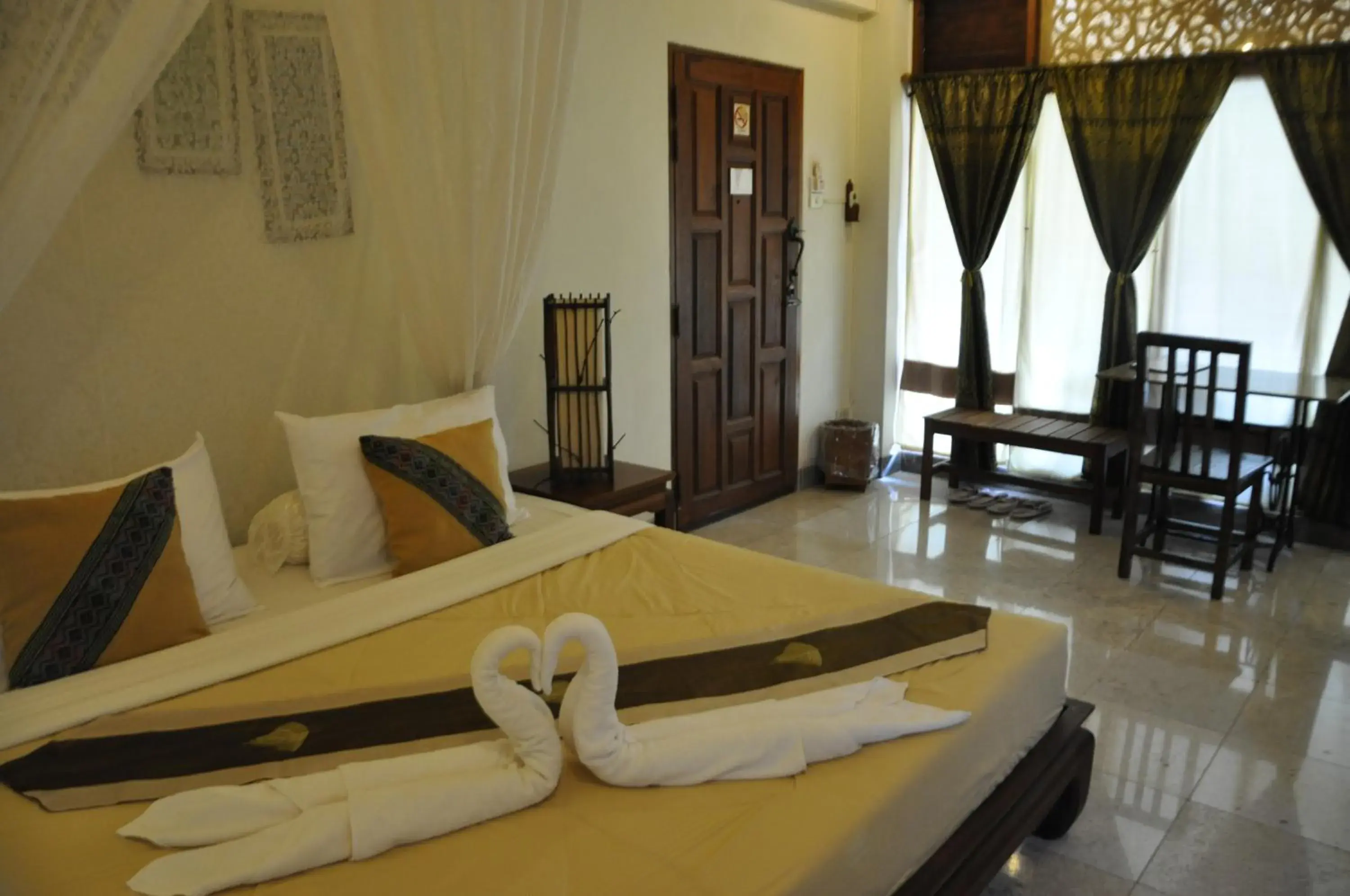 Superior Double Room in Ruean Thai Hotel