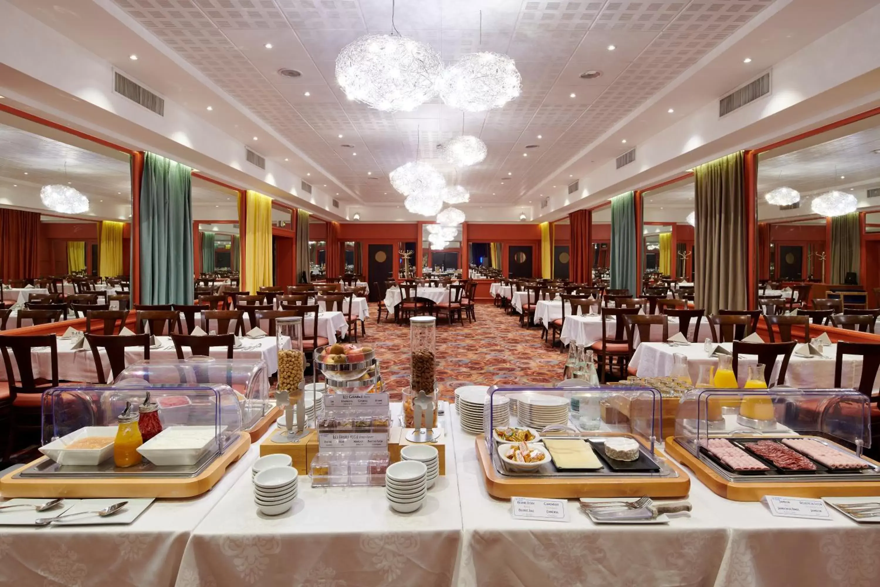 Buffet breakfast, Restaurant/Places to Eat in Hotel Vacances Bleues Provinces Opera