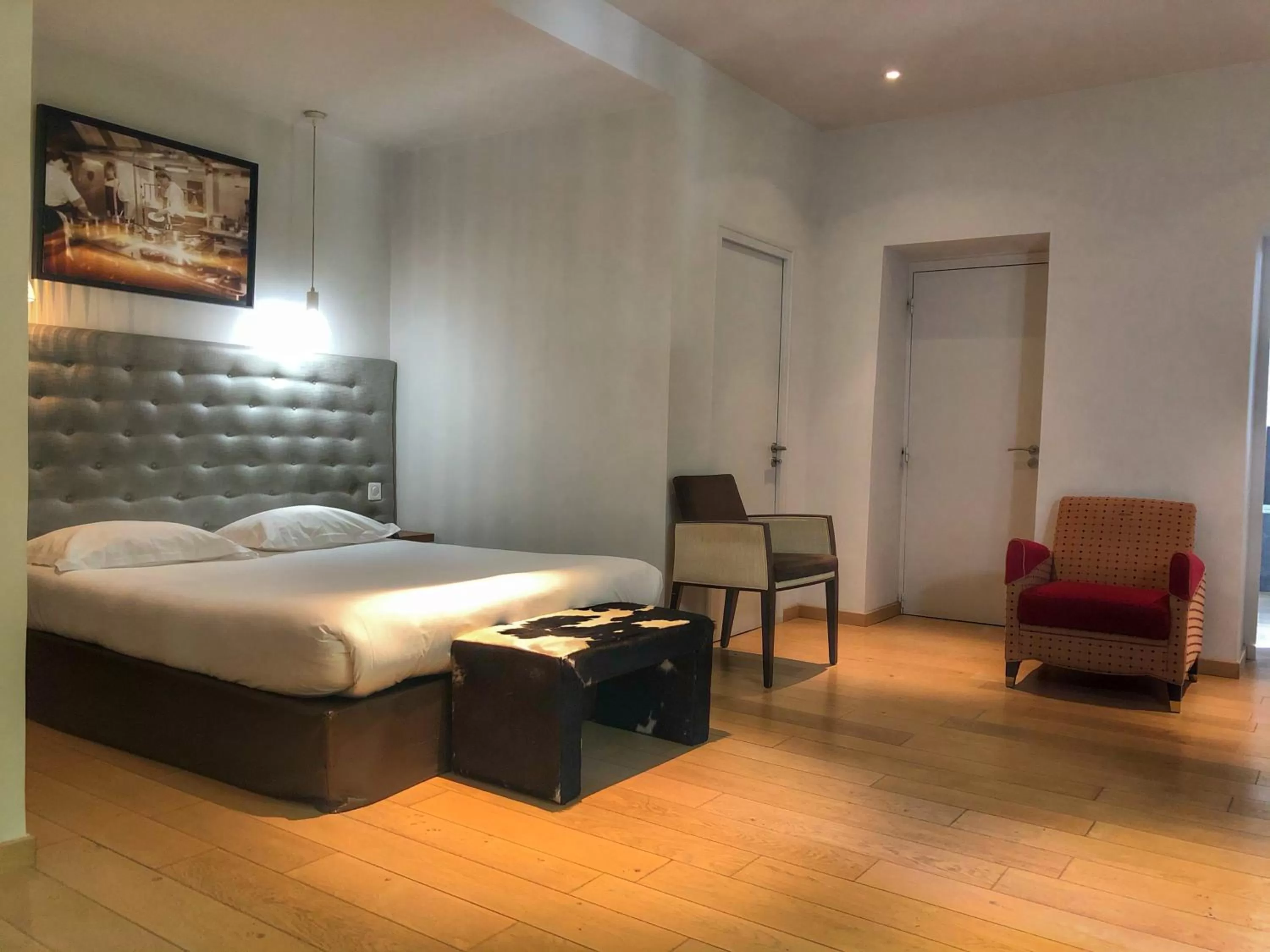 Seating area, Bed in Le Pré du Moulin - Maison Alonso - Hôtel & Restaurant