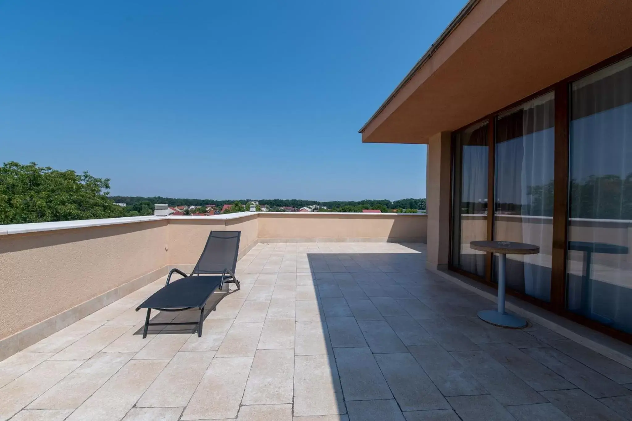 View (from property/room), Balcony/Terrace in Hotel Oxford Inns&Suites