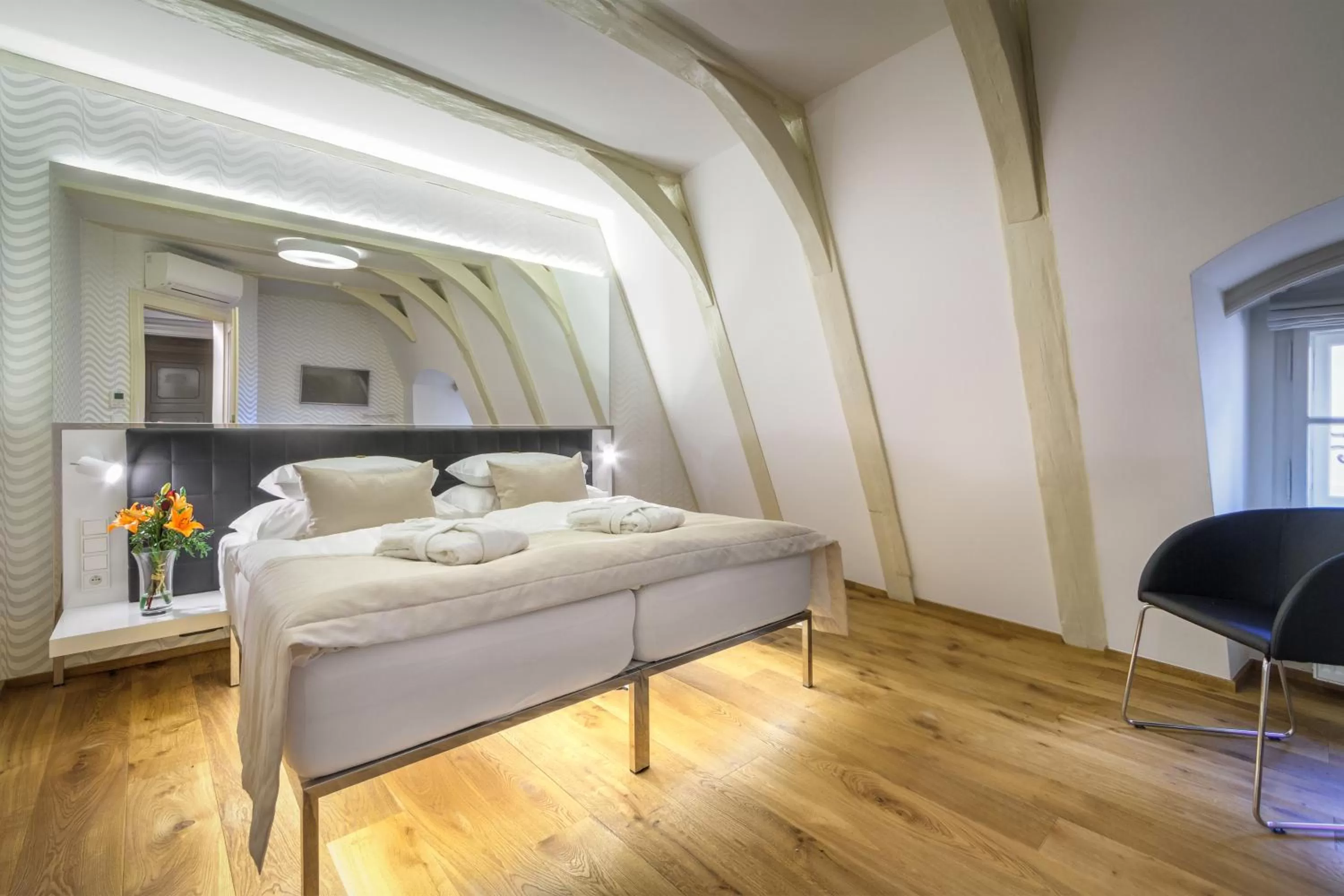 Bedroom, Bed in Golden Star