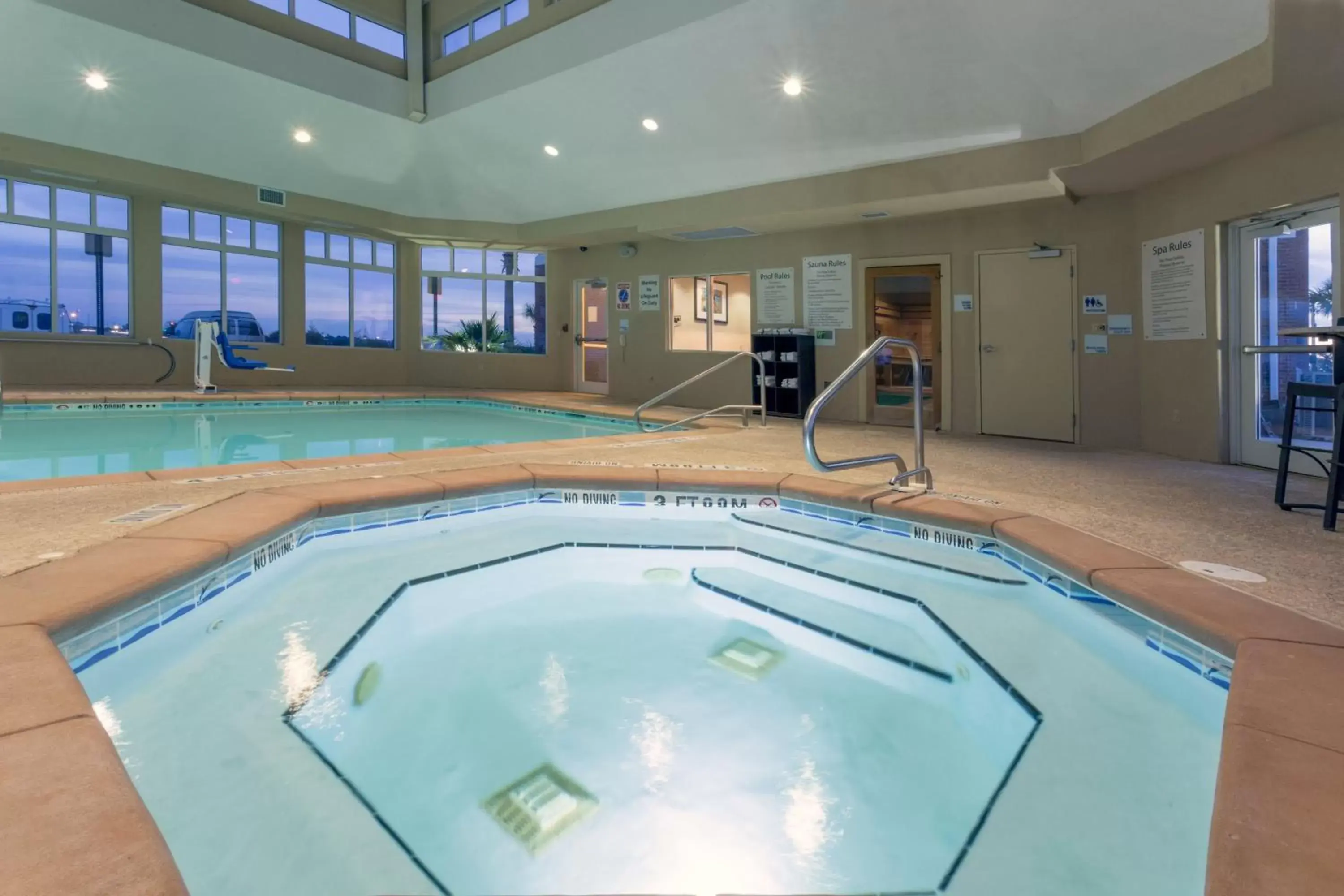 Swimming pool in Holiday Inn Express & Suites Moultrie by IHG Swimming pool in Holiday Inn Express & Suites Moultrie by IHG