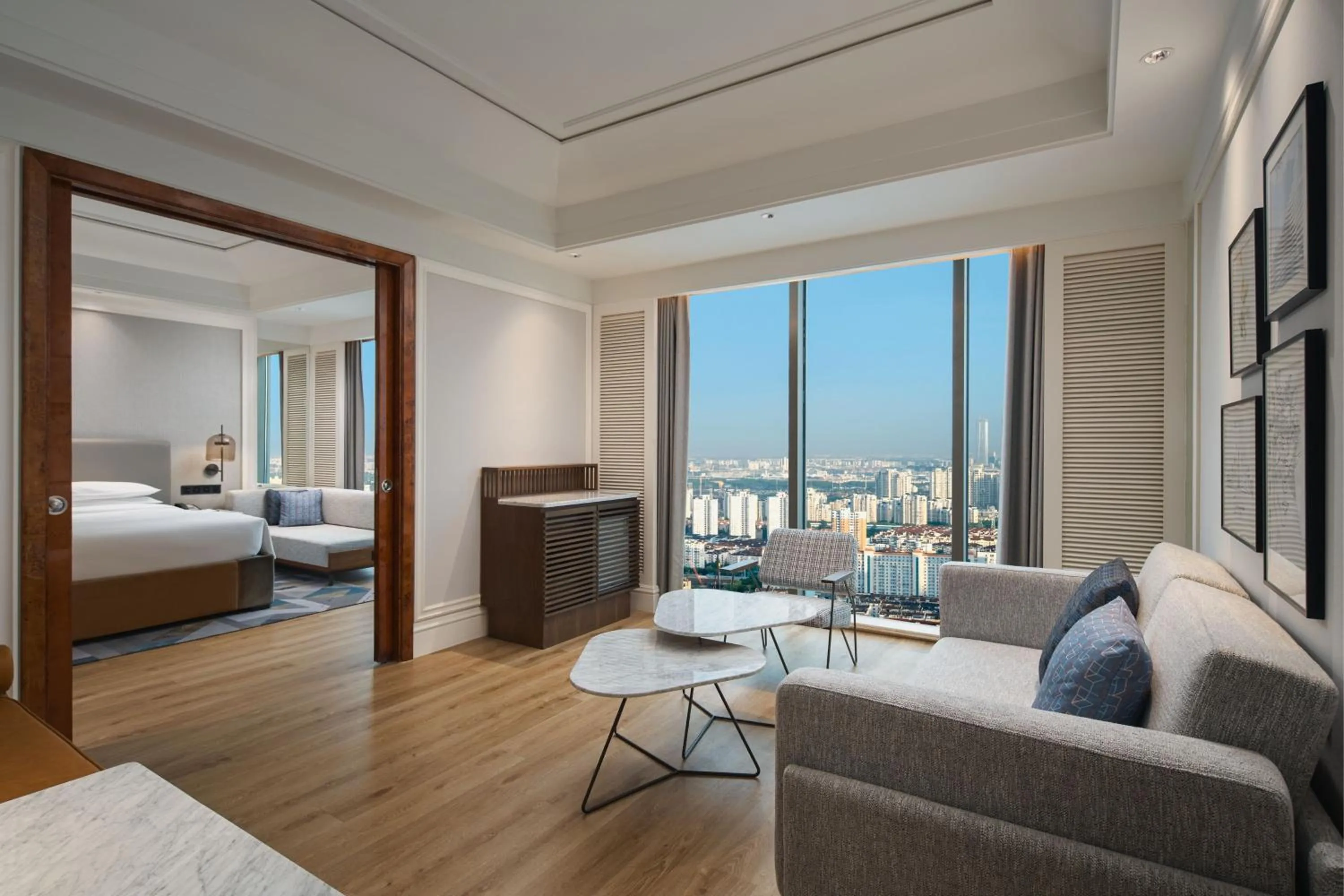 Photo of the whole room, Bed in Sheraton Shanghai Pudong Riverside